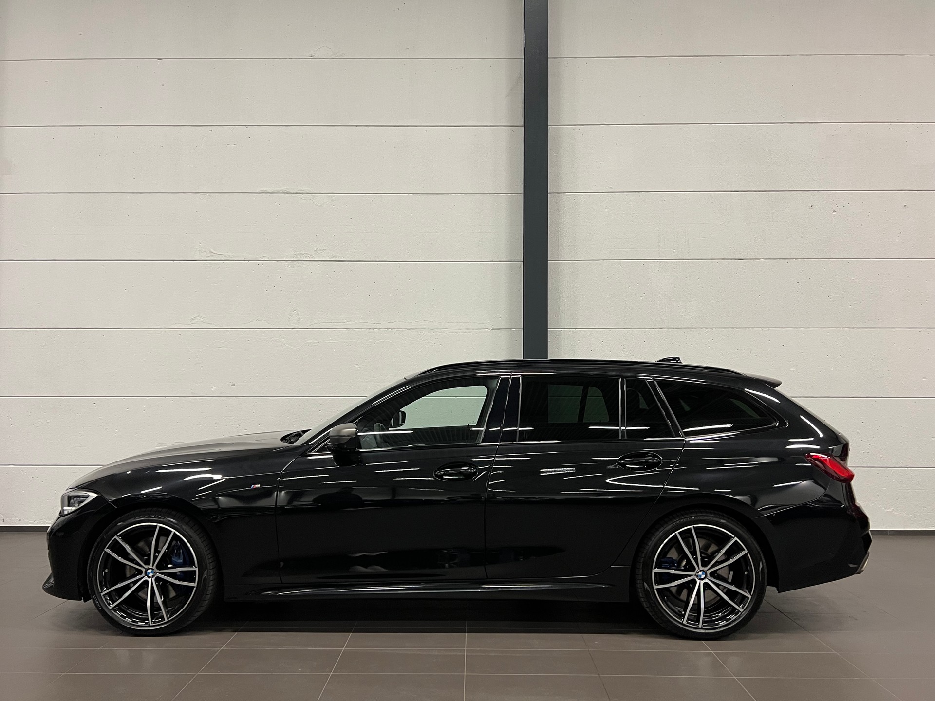 BMW M340d xDrive 48V Touring Steptronic Sport-image-8