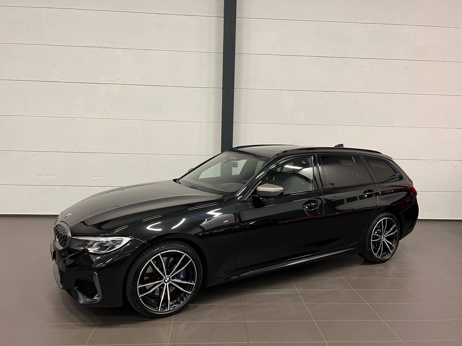BMW M340d xDrive 48V Touring Steptronic Sport-image-2