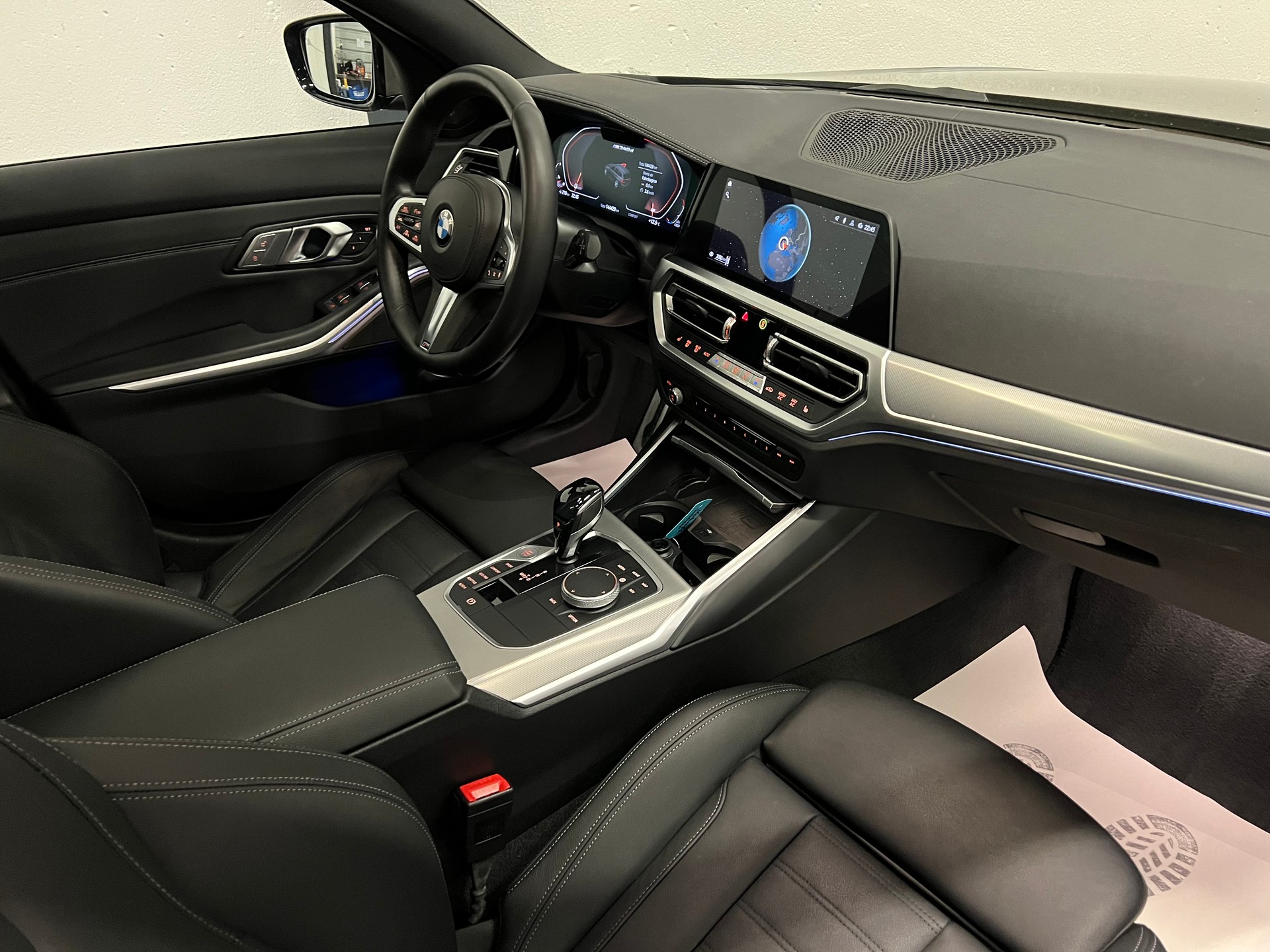 BMW M340d xDrive 48V Touring Steptronic Sport-image-19