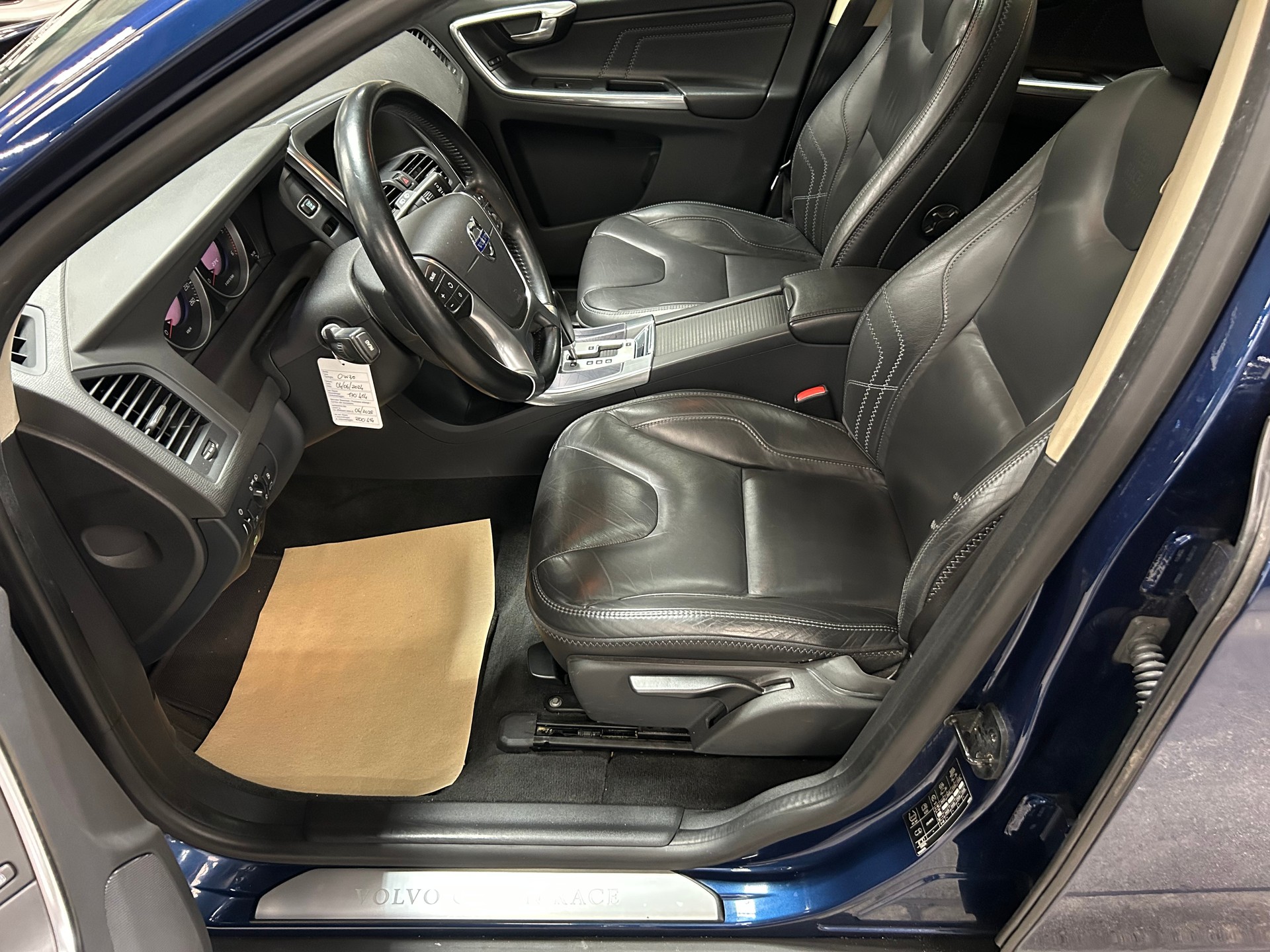 VOLVO XC60 D3 AWD OceanRace Geartronic-image-9