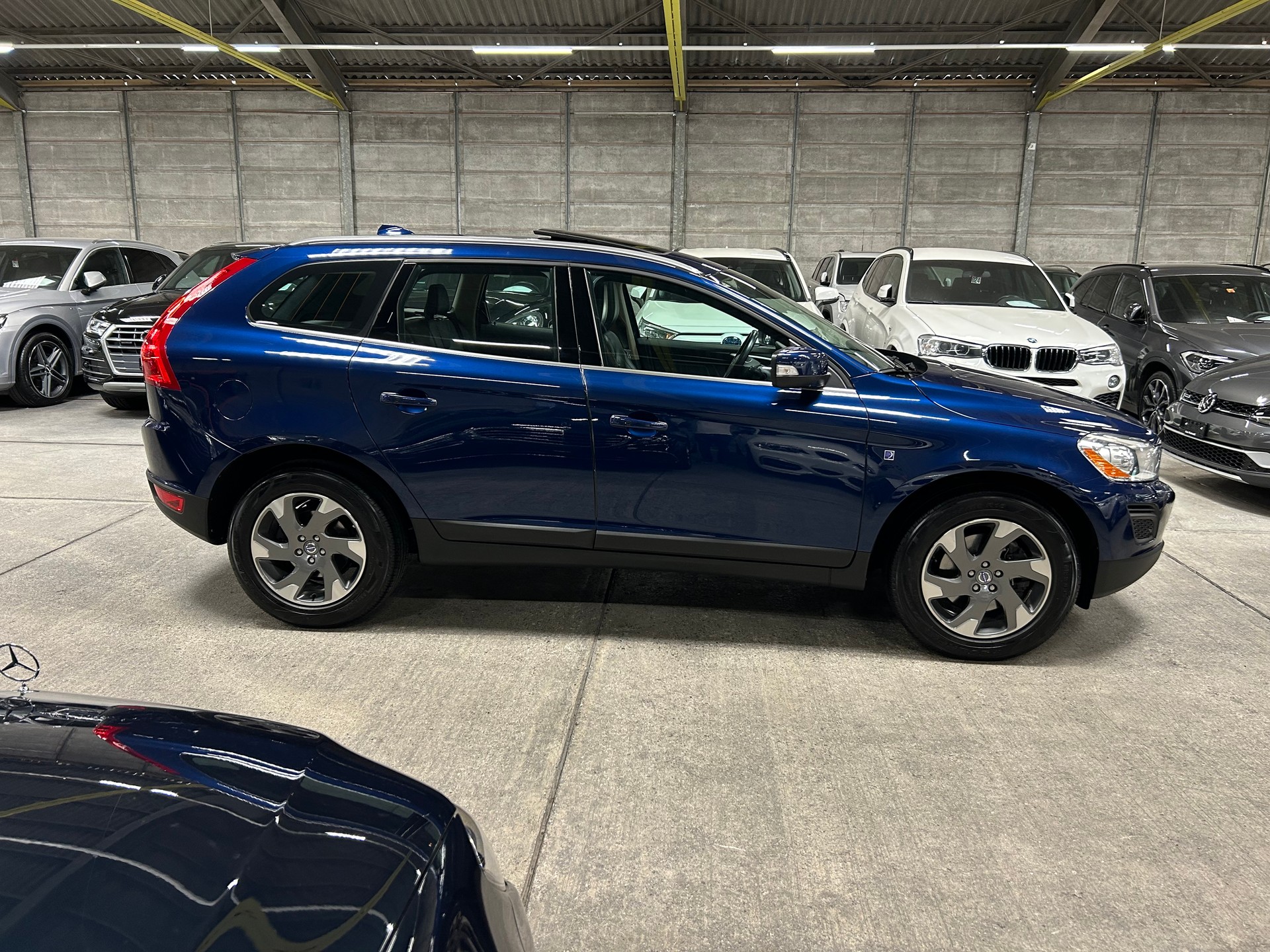 VOLVO XC60 D3 AWD OceanRace Geartronic-image-2
