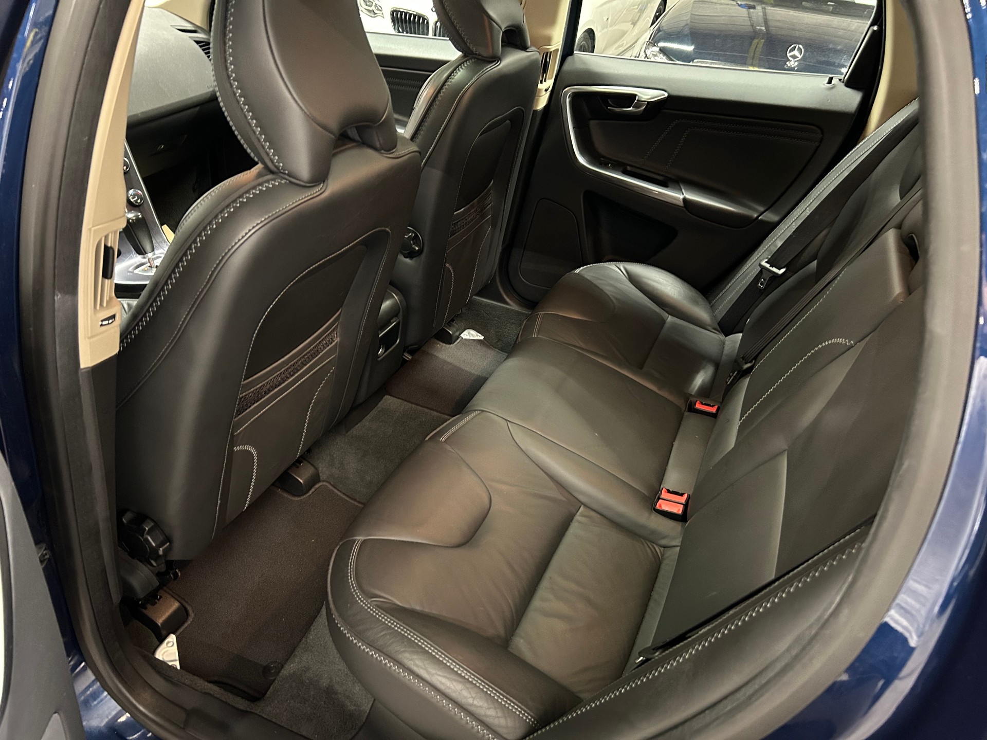 VOLVO XC60 D3 AWD OceanRace Geartronic-image-12