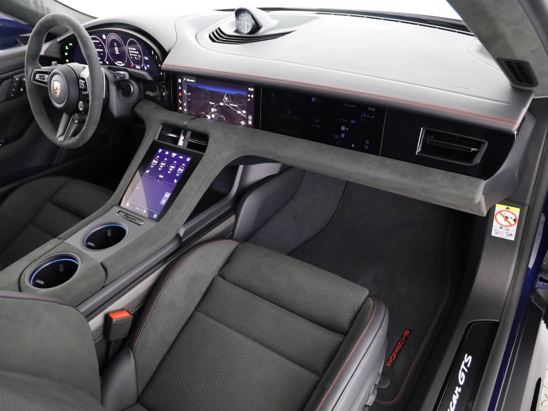 PORSCHE Taycan GTS Sport Turismo-image-10