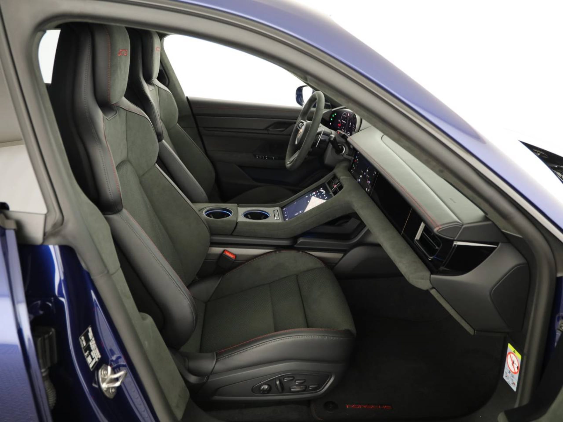 PORSCHE Taycan GTS Sport Turismo-image-15