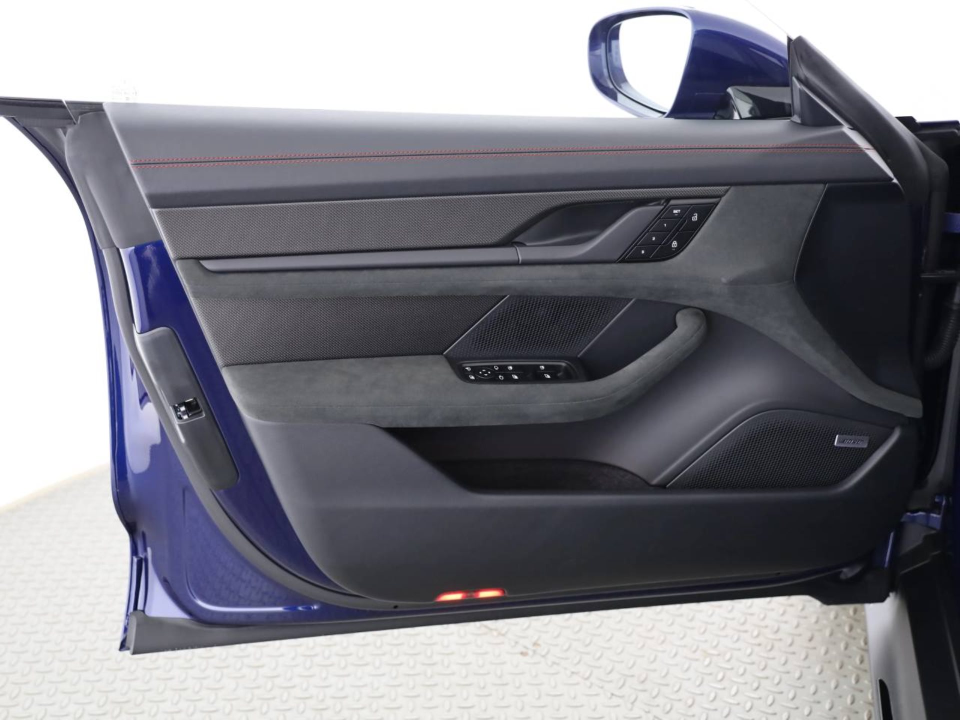 PORSCHE Taycan GTS Sport Turismo-image-17