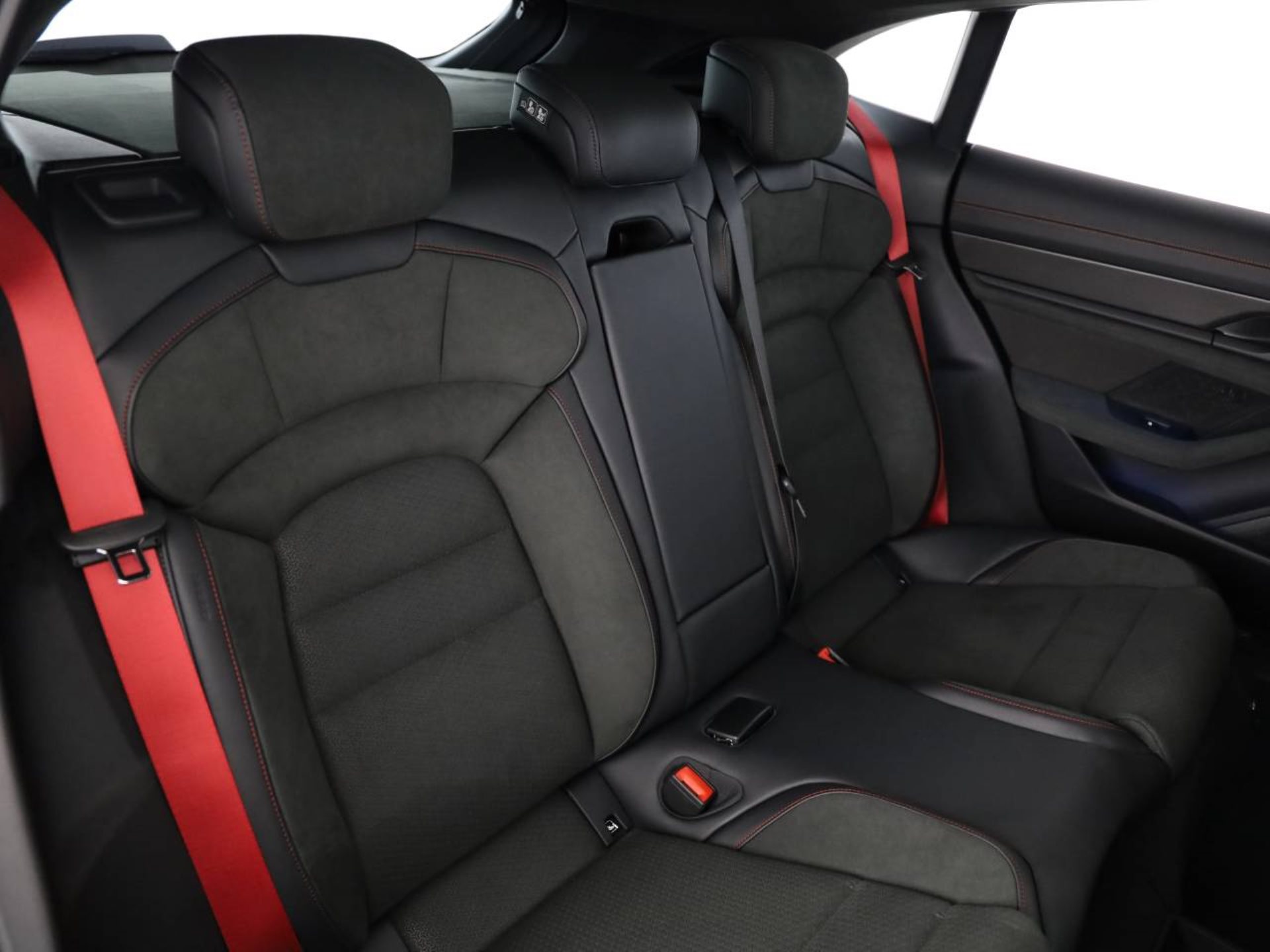 PORSCHE Taycan GTS Sport Turismo-image-19