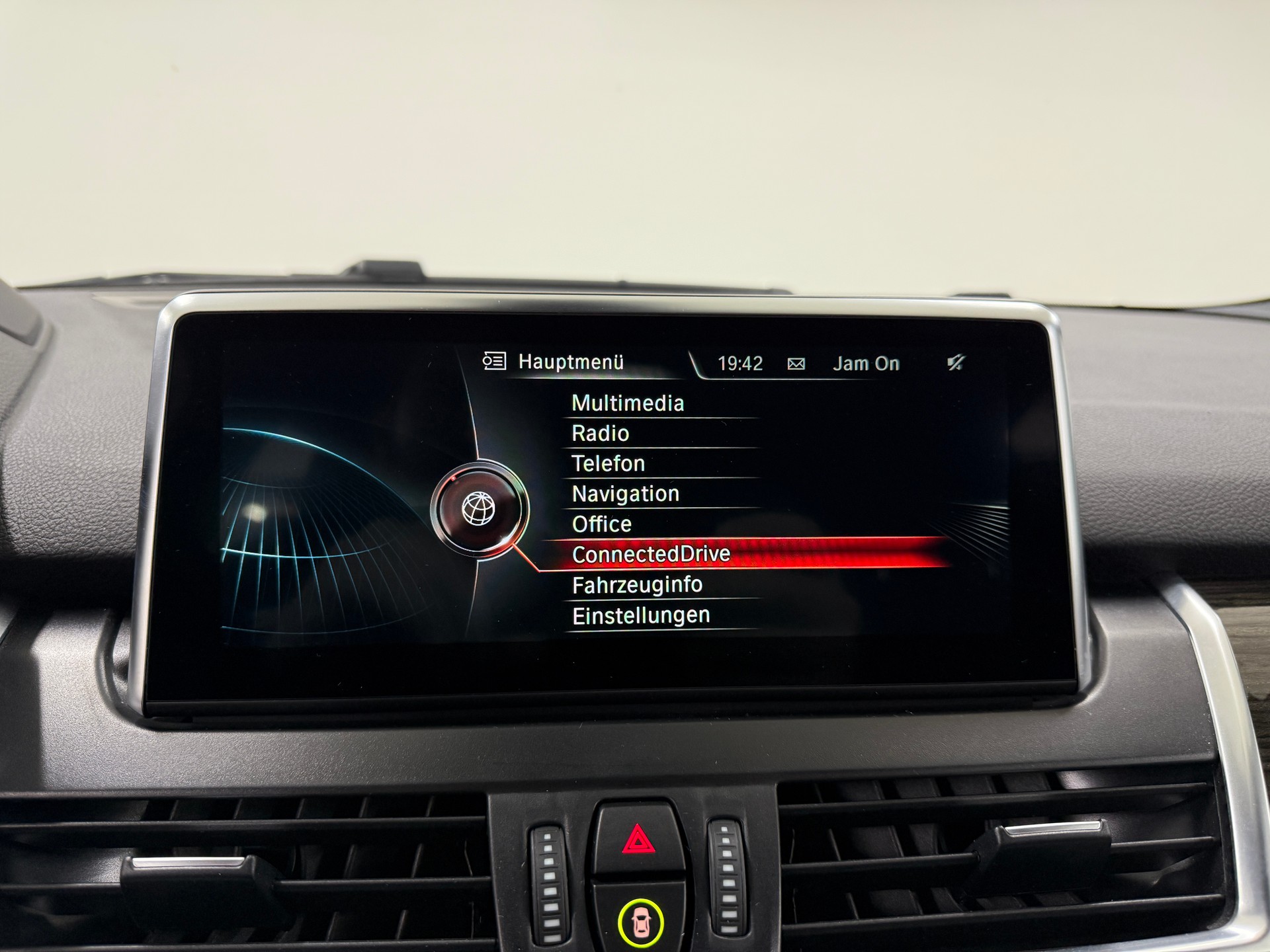 BMW 225i Active Tourer Luxury Line 231PS Steptronic ★ RF-Kamera ★ Head-Up-Display ★ Leder ★ Komfortzugang ★-image-15