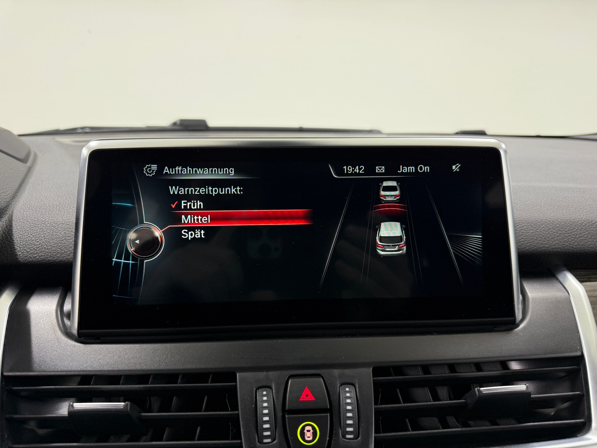 BMW 225i Active Tourer Luxury Line 231PS Steptronic ★ RF-Kamera ★ Head-Up-Display ★ Leder ★ Komfortzugang ★-image-14