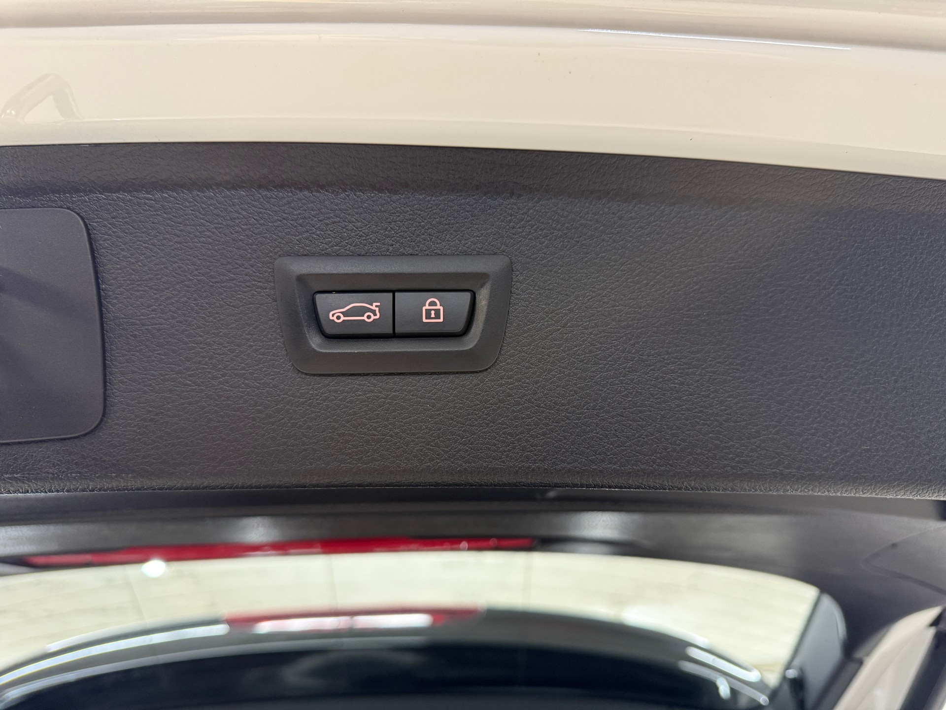 BMW 225i Active Tourer Luxury Line 231PS Steptronic ★ RF-Kamera ★ Head-Up-Display ★ Leder ★ Komfortzugang ★-image-18