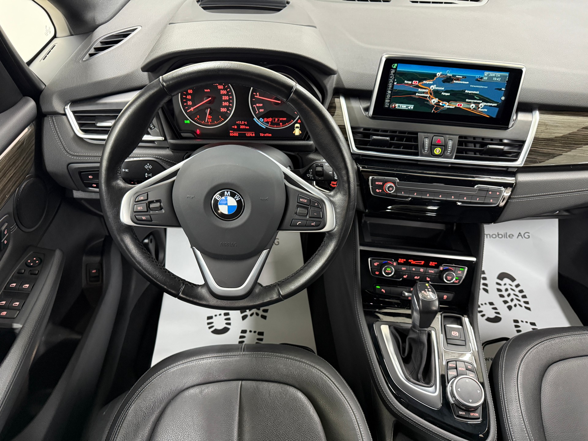 BMW 225i Active Tourer Luxury Line 231PS Steptronic ★ RF-Kamera ★ Head-Up-Display ★ Leder ★ Komfortzugang ★-image-10