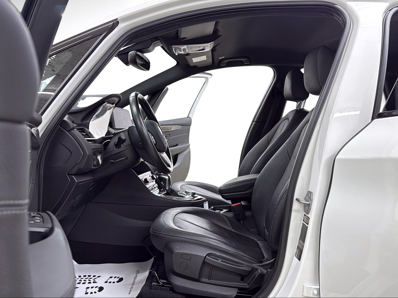 BMW 225i Active Tourer Luxury Line 231PS Steptronic ★ RF-Kamera ★ Head-Up-Display ★ Leder ★ Komfortzugang ★-image-5