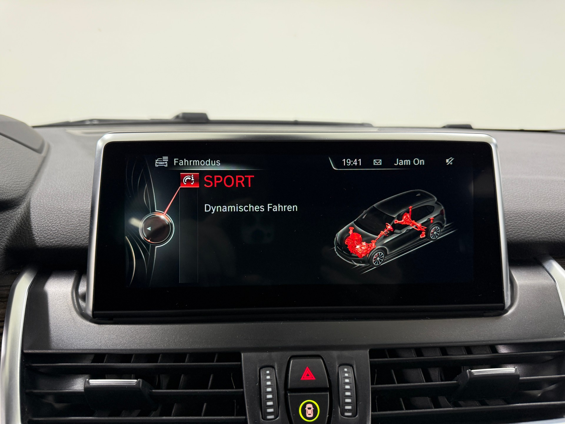 BMW 225i Active Tourer Luxury Line 231PS Steptronic ★ RF-Kamera ★ Head-Up-Display ★ Leder ★ Komfortzugang ★-image-13