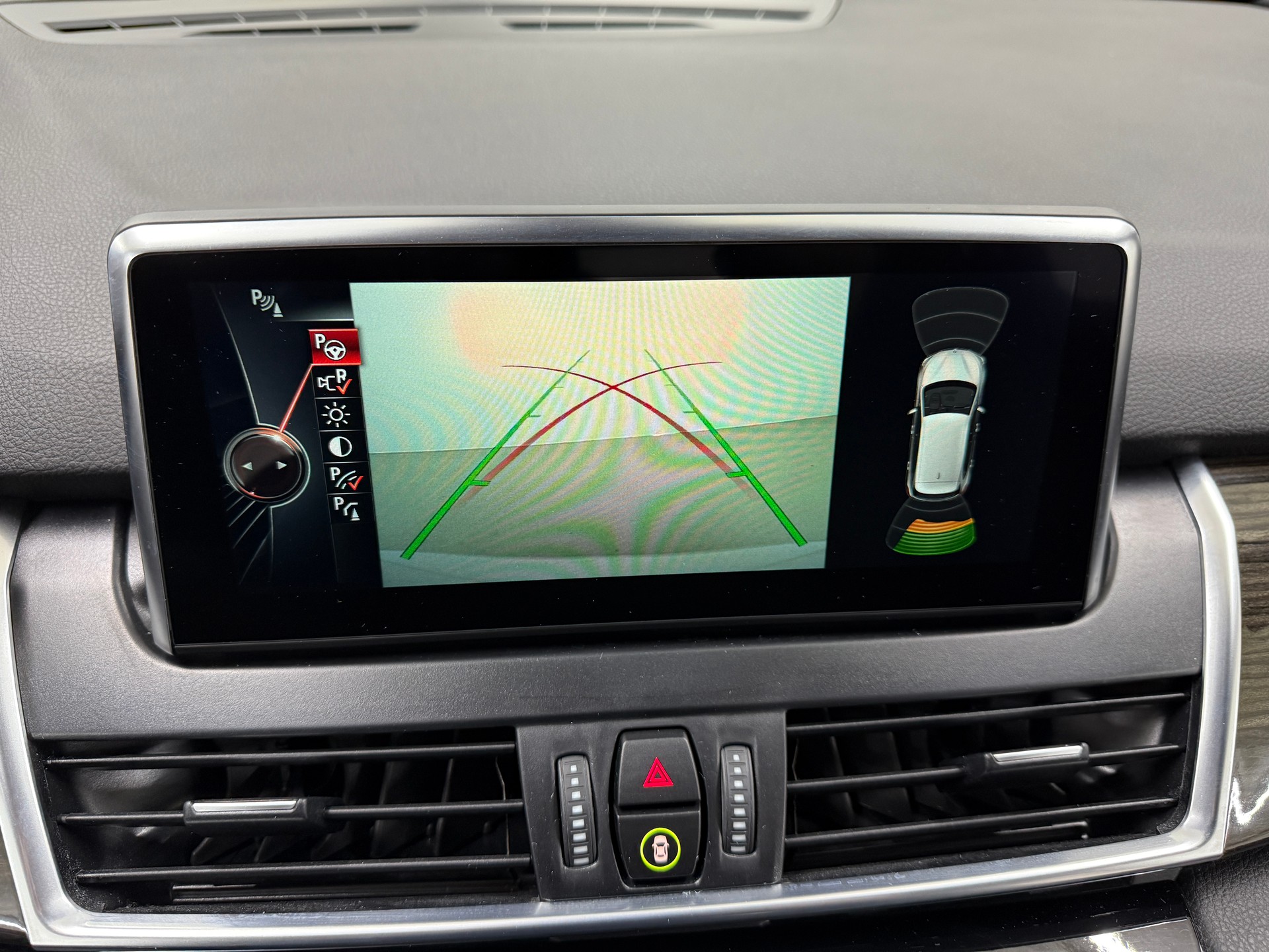 BMW 225i Active Tourer Luxury Line 231PS Steptronic ★ RF-Kamera ★ Head-Up-Display ★ Leder ★ Komfortzugang ★-image-12