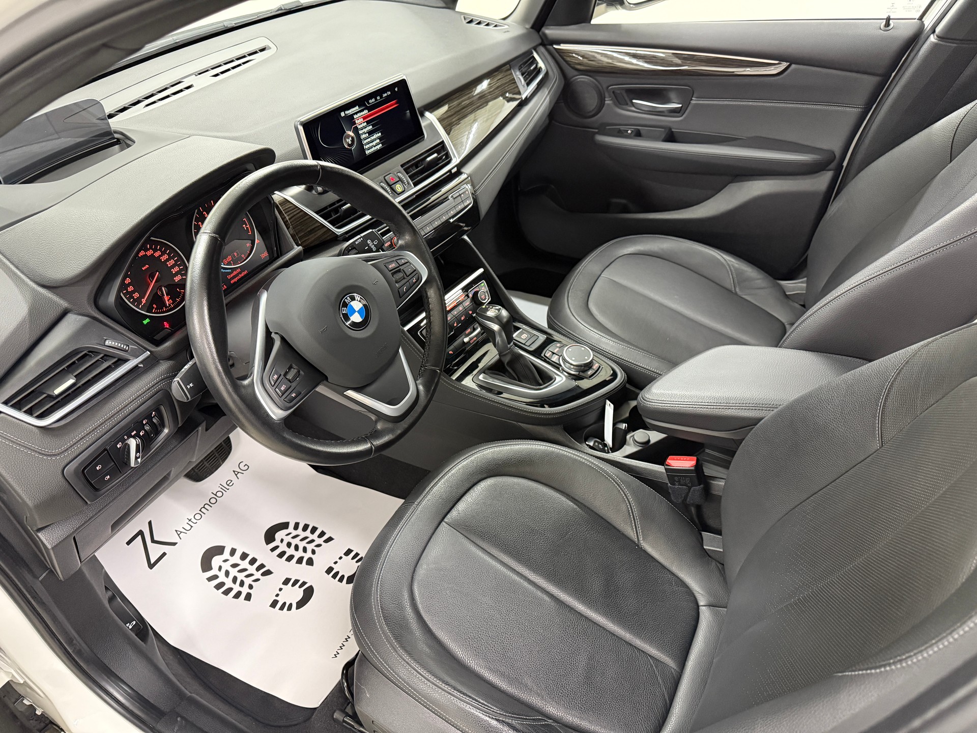 BMW 225i Active Tourer Luxury Line 231PS Steptronic ★ RF-Kamera ★ Head-Up-Display ★ Leder ★ Komfortzugang ★-image-6