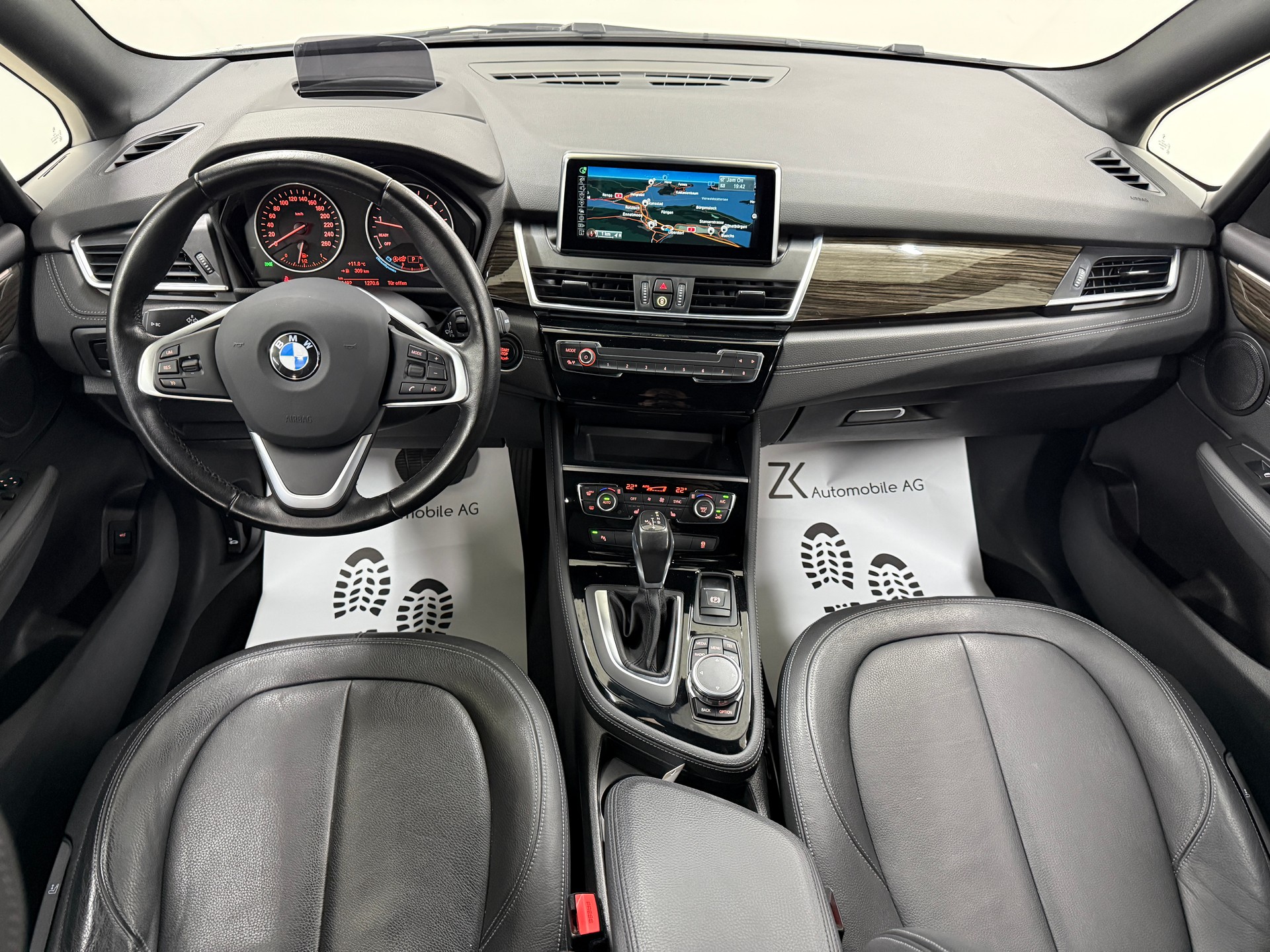 BMW 225i Active Tourer Luxury Line 231PS Steptronic ★ RF-Kamera ★ Head-Up-Display ★ Leder ★ Komfortzugang ★-image-9