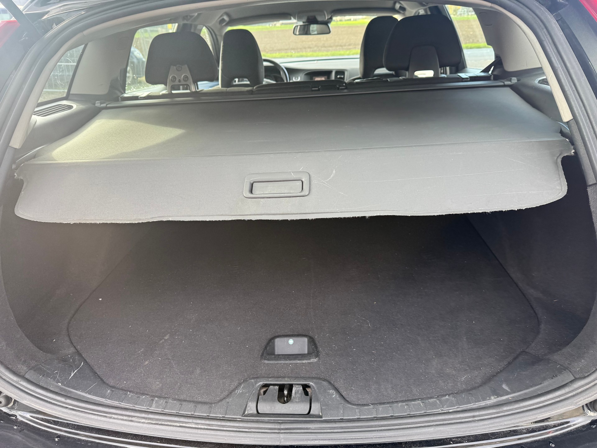 VOLVO V60 D4 Momentum Geartronic-image-10