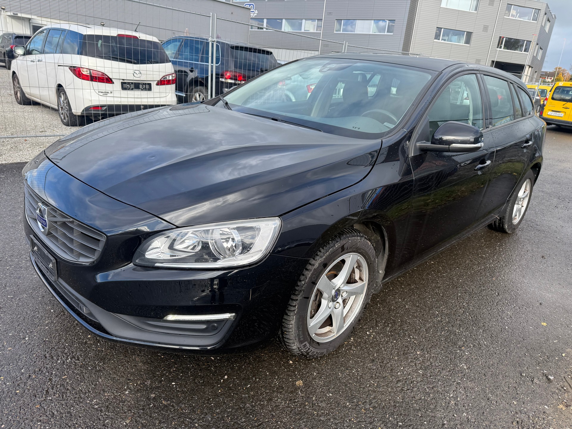 VOLVO V60 D4 Momentum Geartronic-image-1