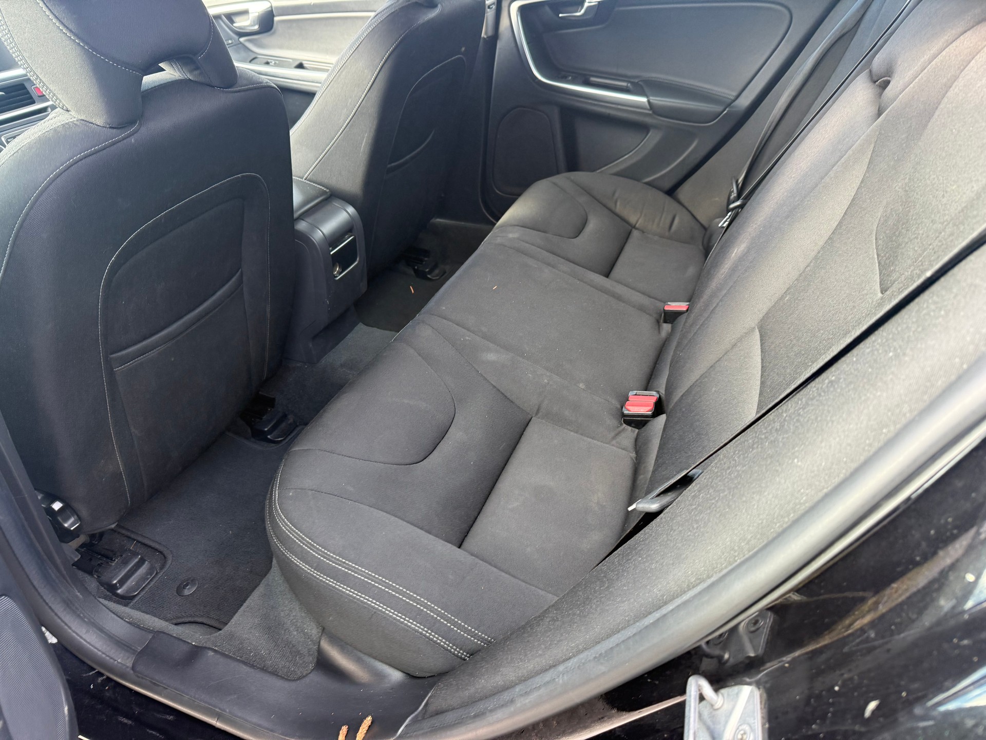 VOLVO V60 D4 Momentum Geartronic-image-8