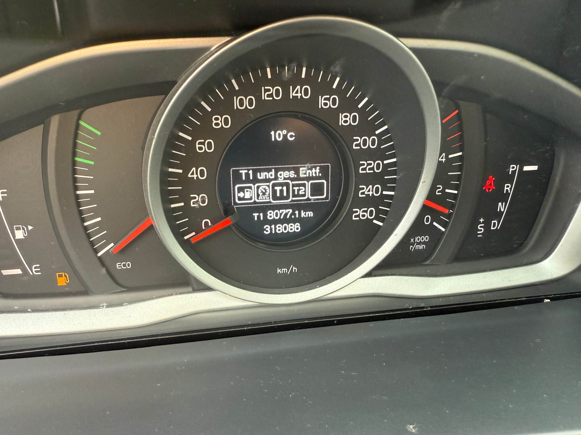 VOLVO V60 D4 Momentum Geartronic-image-6
