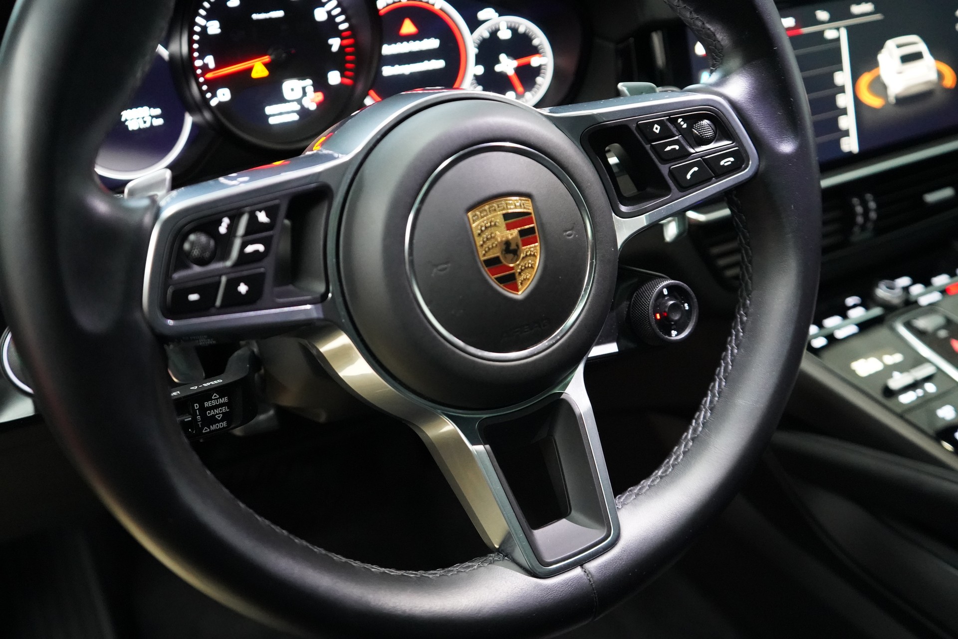 PORSCHE Cayenne Coupé Platinum Edition-image-18