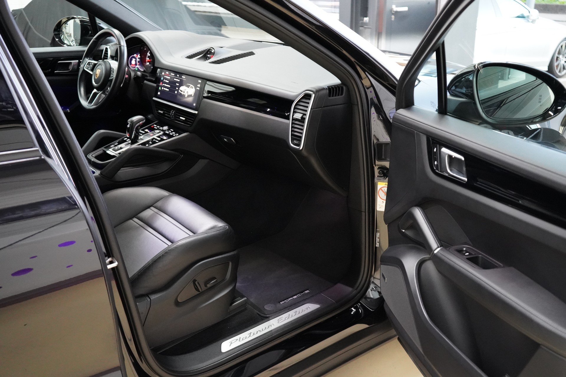 PORSCHE Cayenne Coupé Platinum Edition-image-25