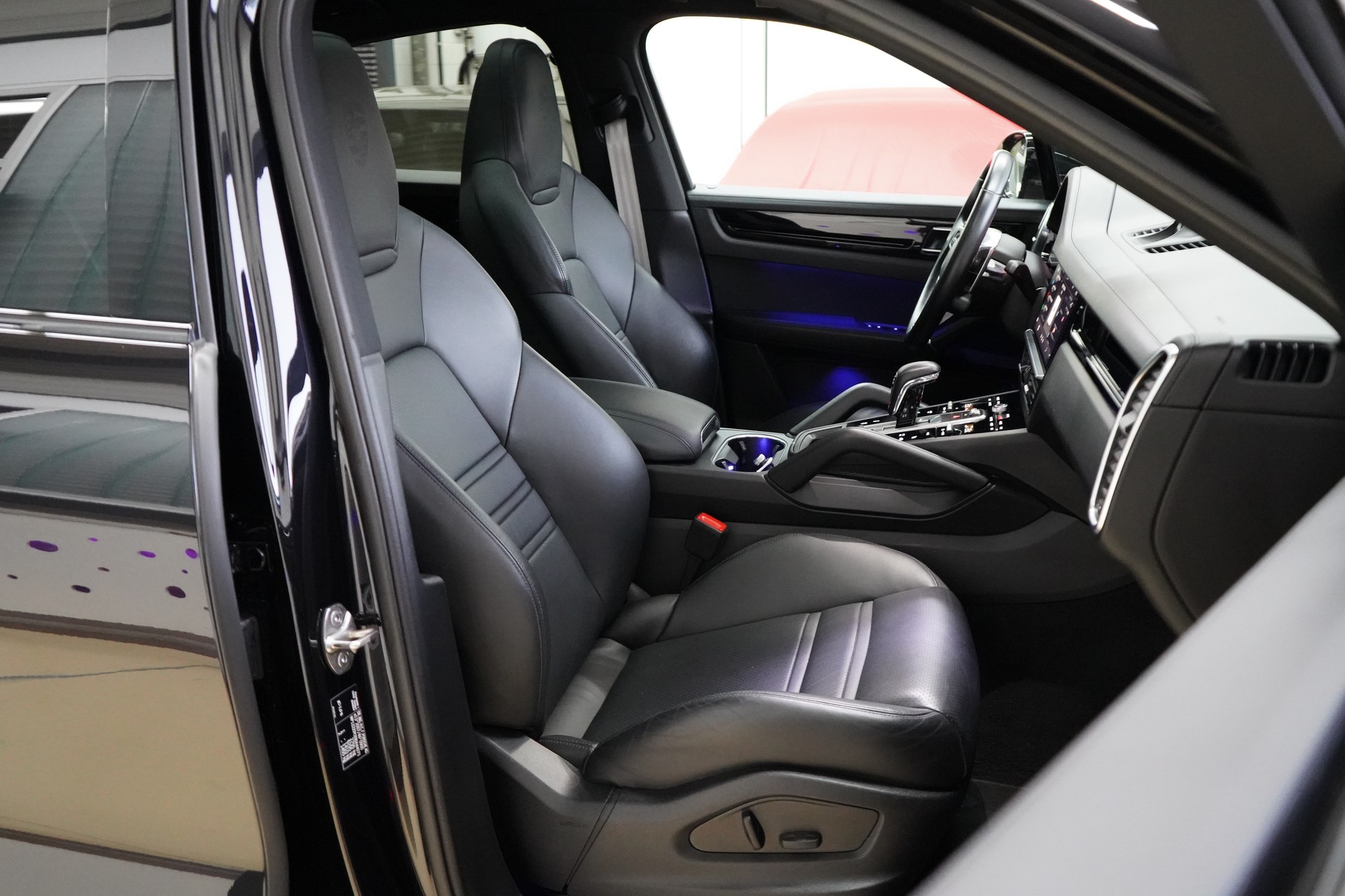 PORSCHE Cayenne Coupé Platinum Edition-image-31