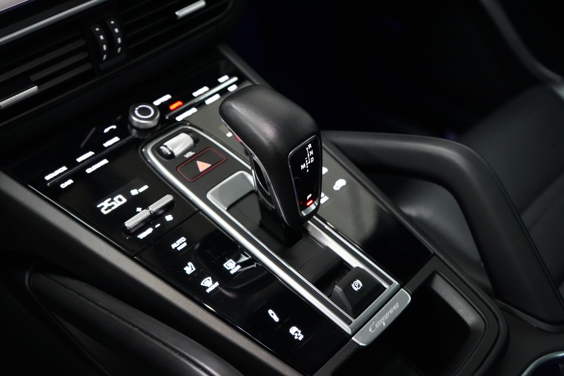 PORSCHE Cayenne Coupé Platinum Edition-image-20