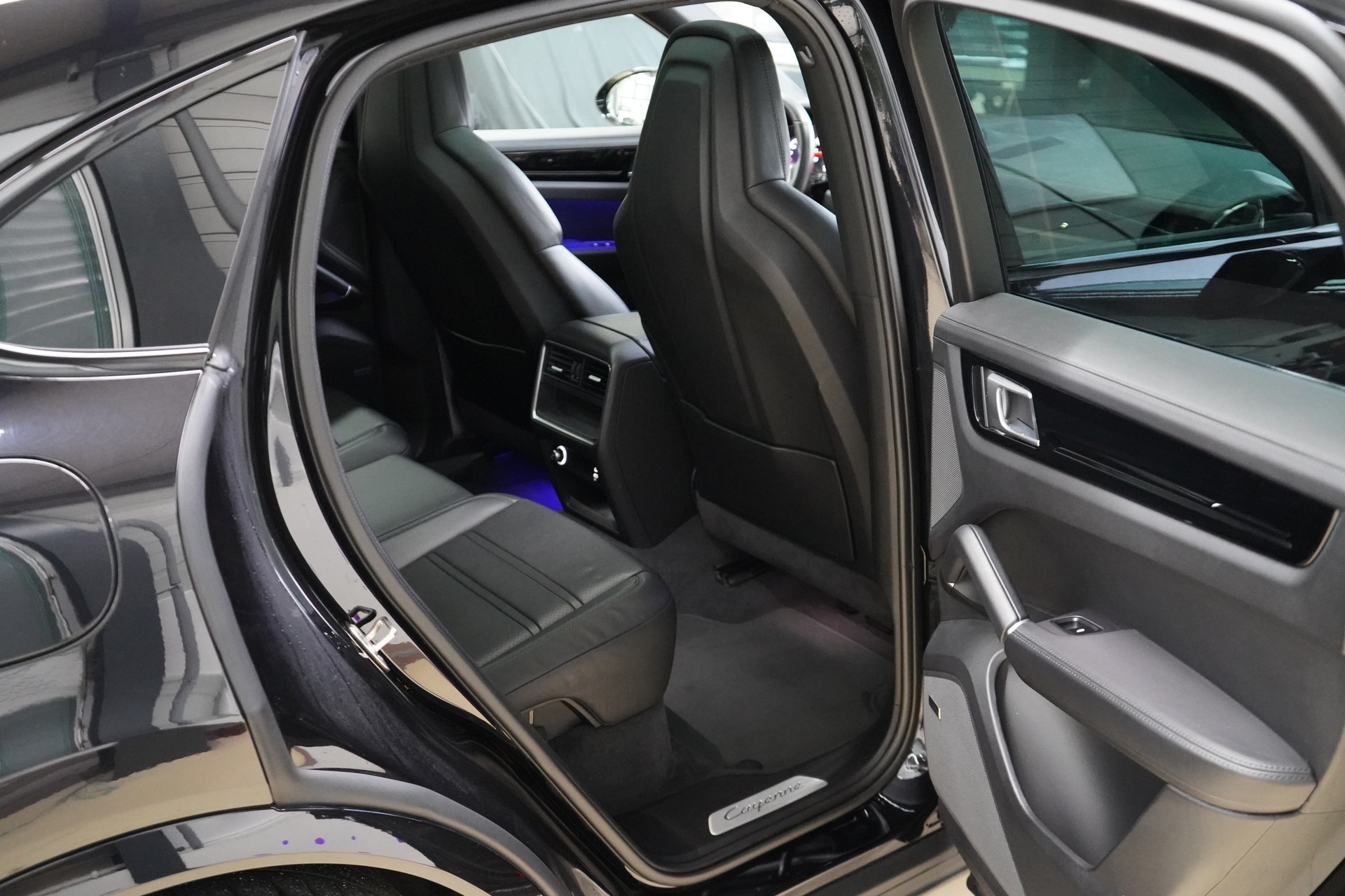 PORSCHE Cayenne Coupé Platinum Edition-image-30