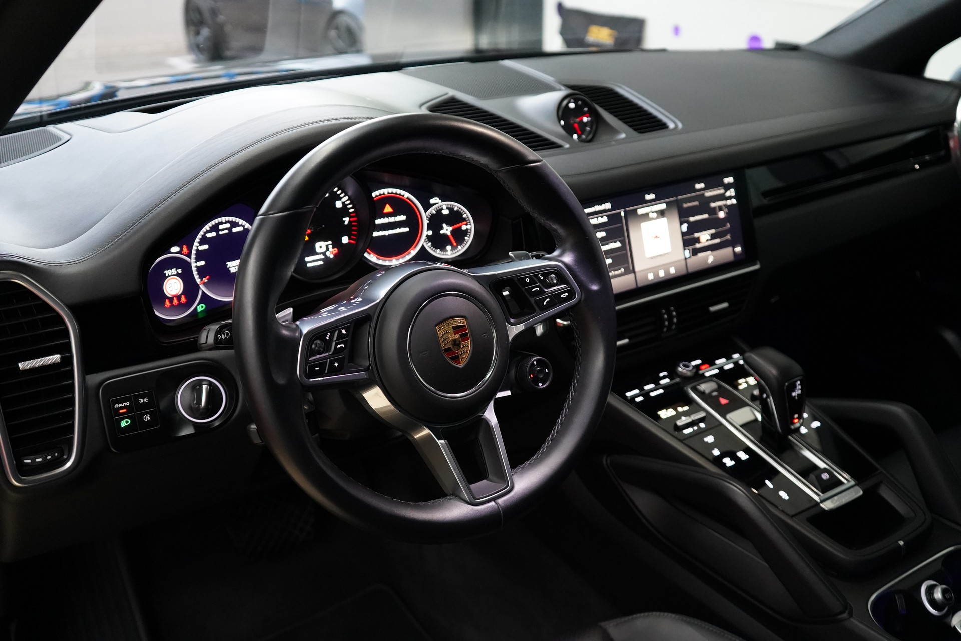 PORSCHE Cayenne Coupé Platinum Edition-image-17