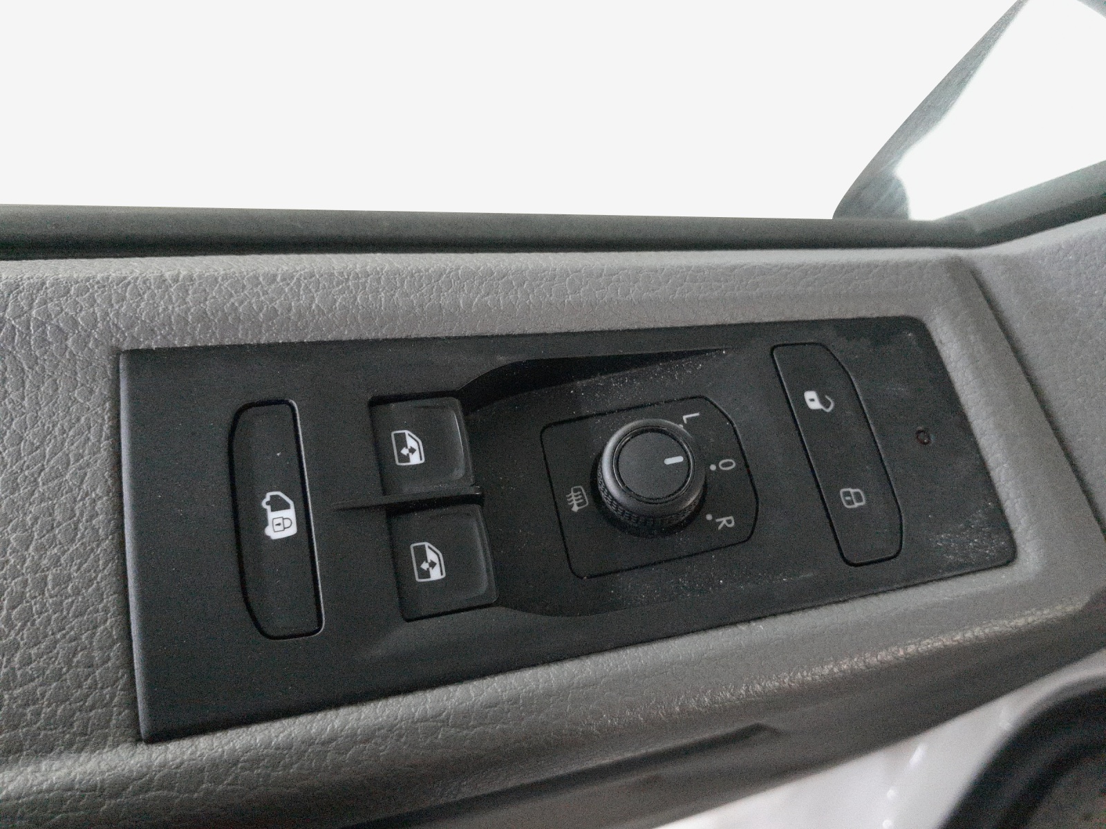 VW T6.1 2.0 TDI-image-13