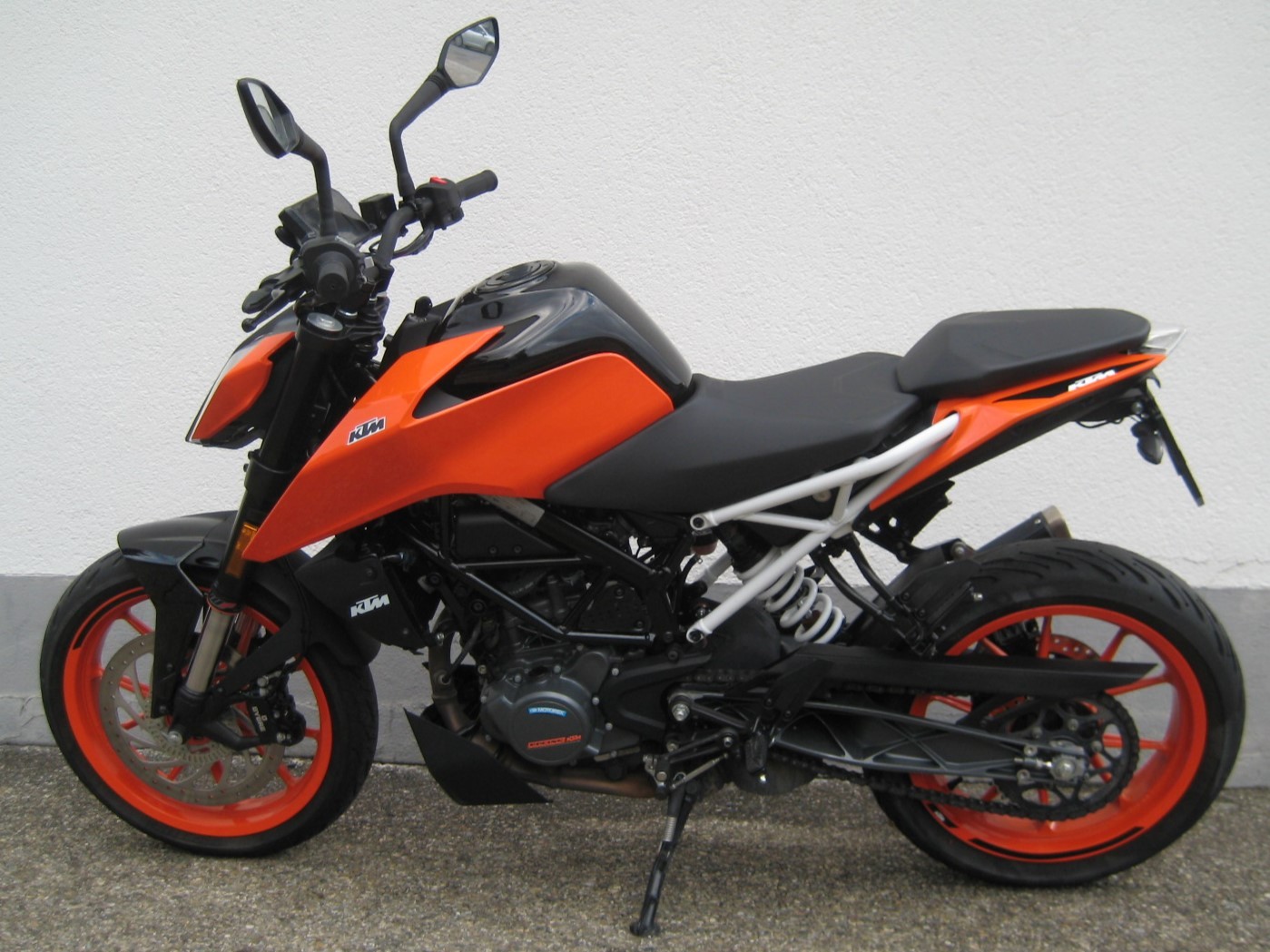 KTM 125 Duke-image-1