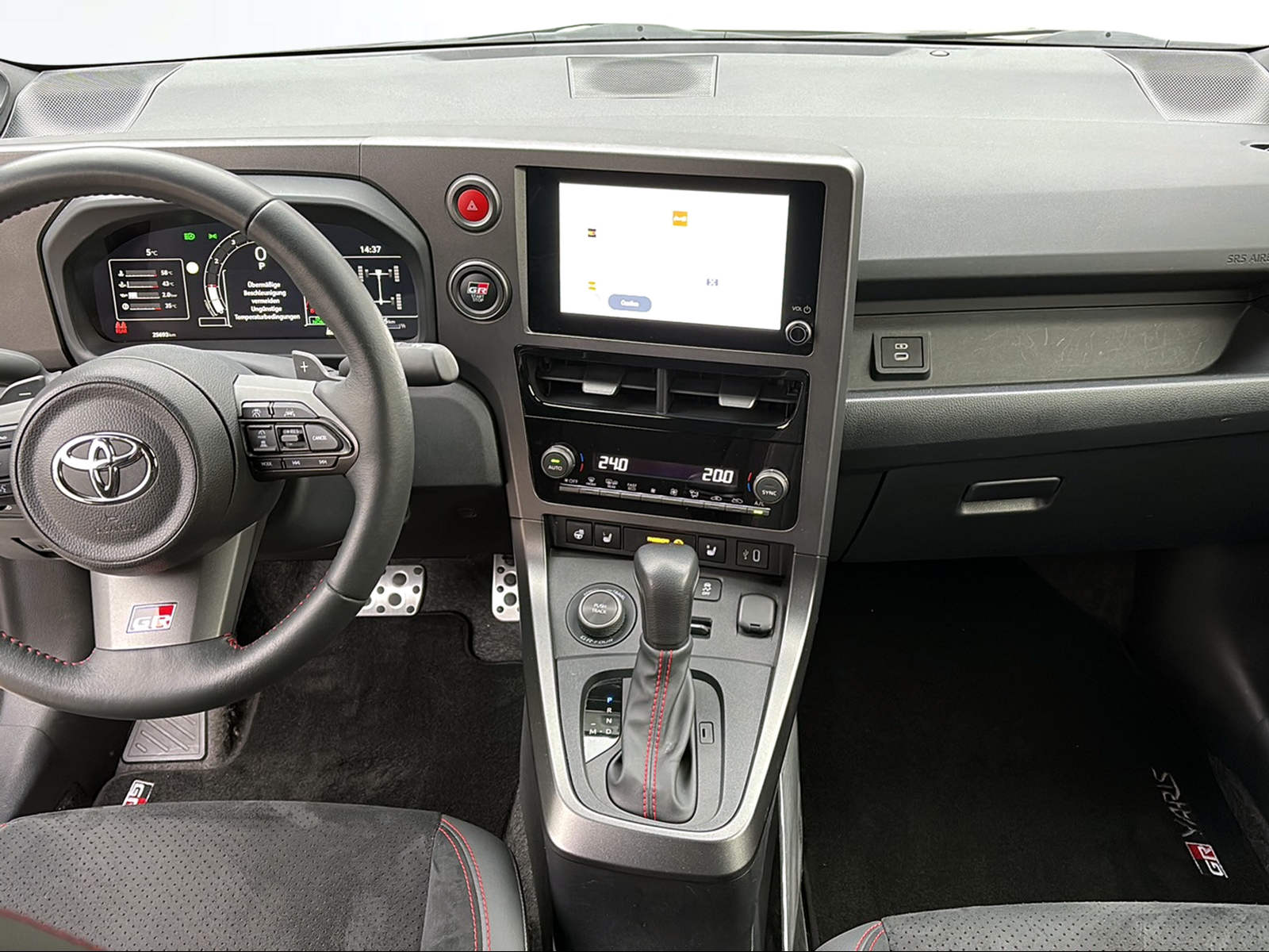 TOYOTA Yaris 1.6 GR Sport A-image-9