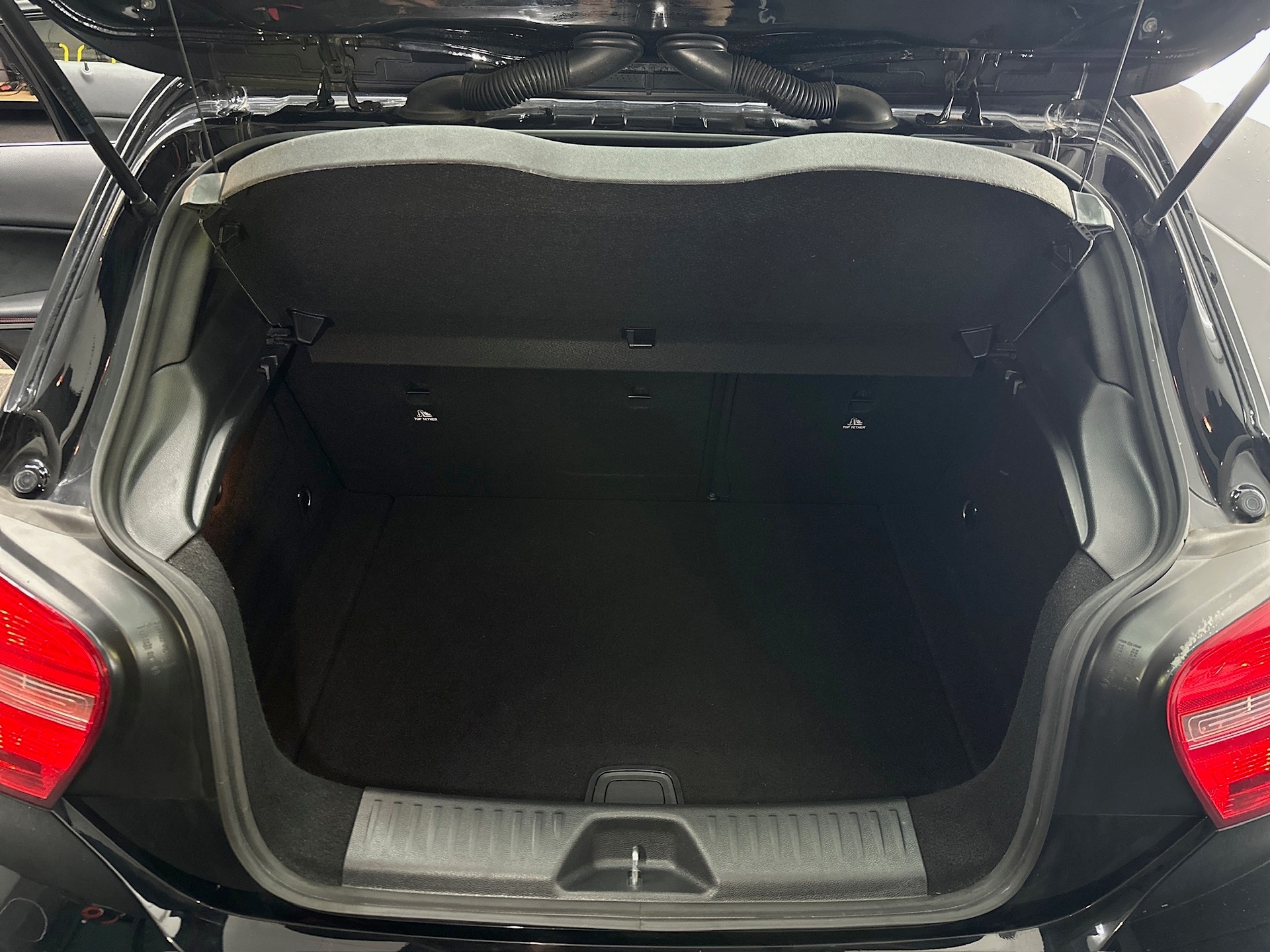 MERCEDES-BENZ A 200 CDI AMG Line-image-15