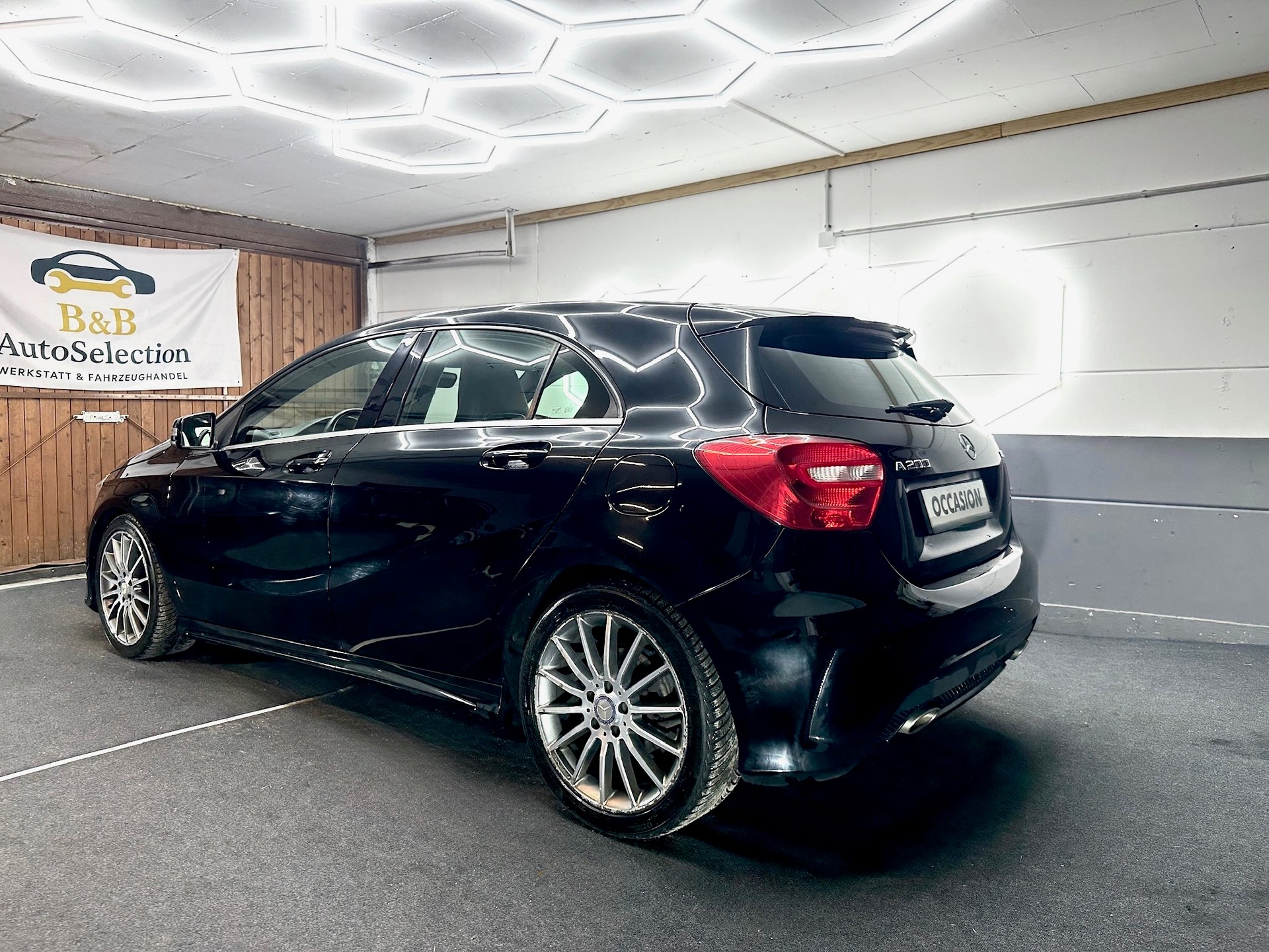 MERCEDES-BENZ A 200 CDI AMG Line-image-2