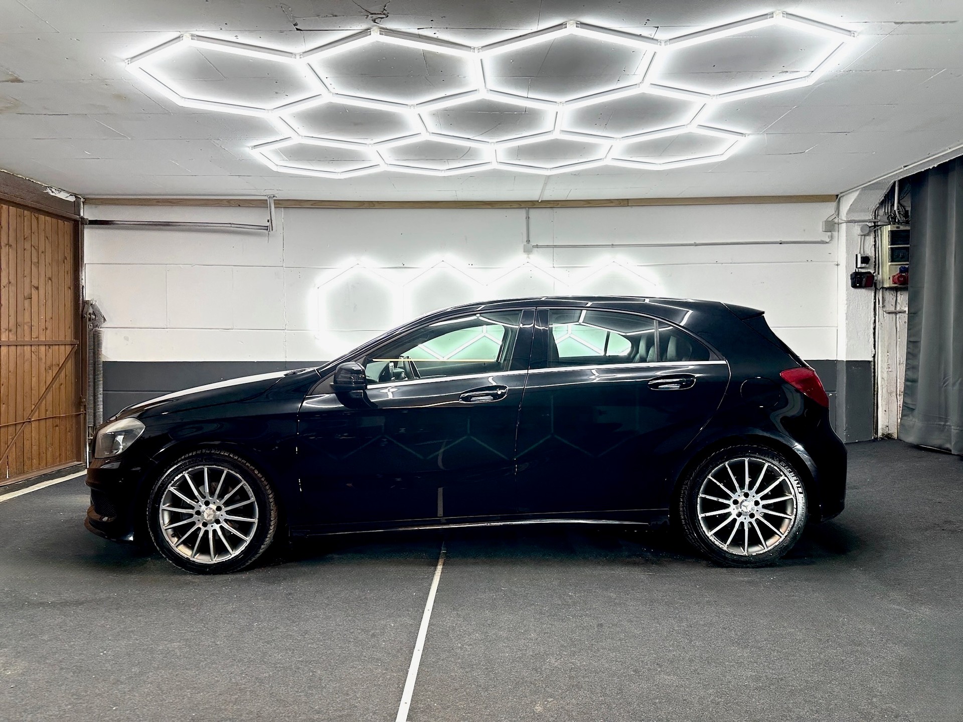MERCEDES-BENZ A 200 CDI AMG Line-image-1