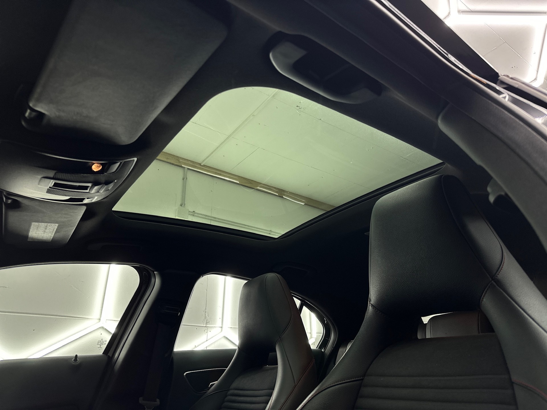 MERCEDES-BENZ A 200 CDI AMG Line-image-14