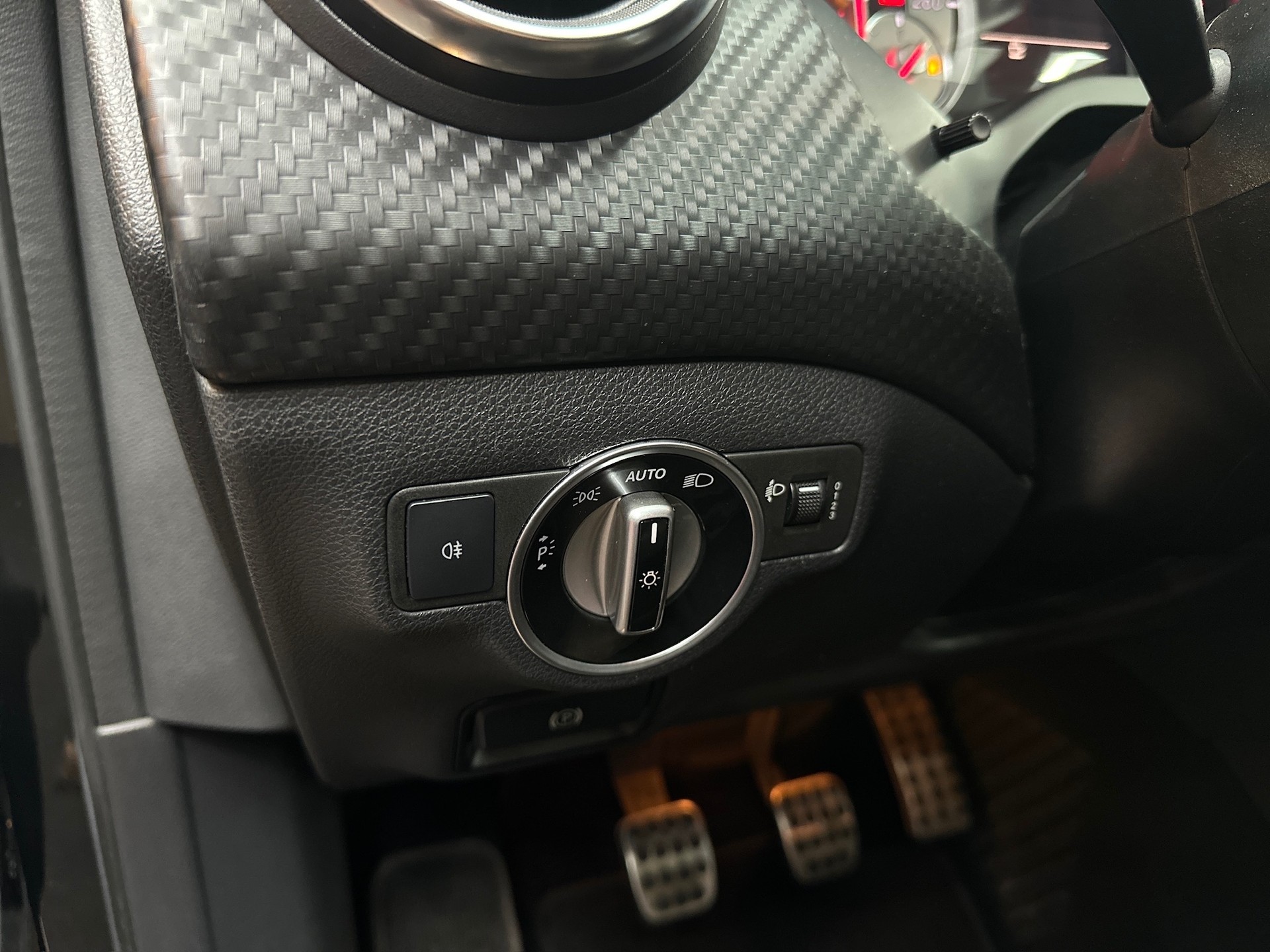 MERCEDES-BENZ A 200 CDI AMG Line-image-9