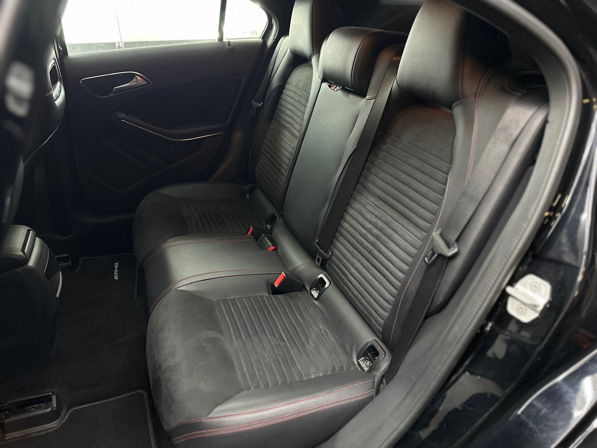 MERCEDES-BENZ A 200 CDI AMG Line-image-12