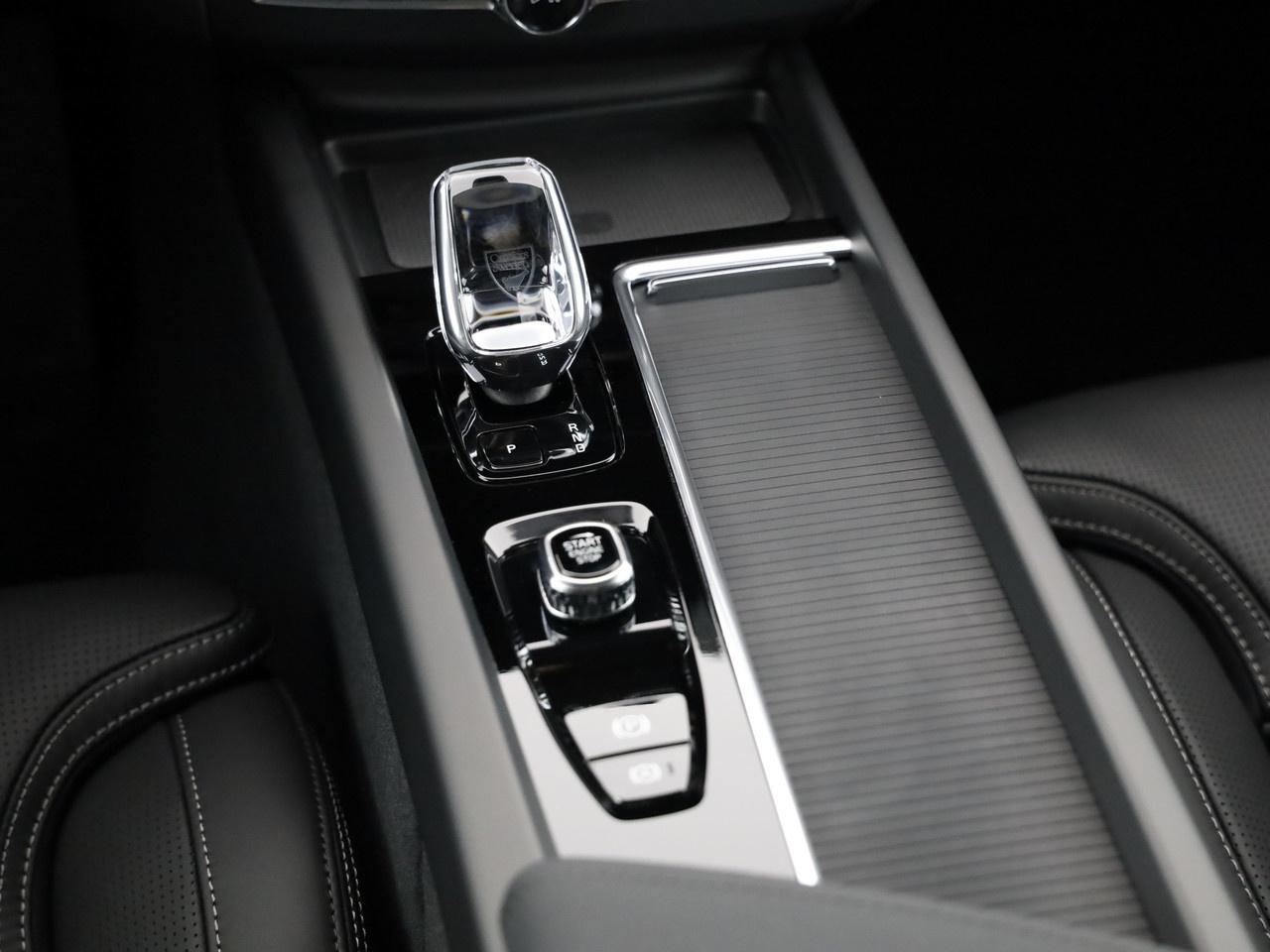 VOLVO XC60 2.0 T8 TE Black Edition eAWD-image-9