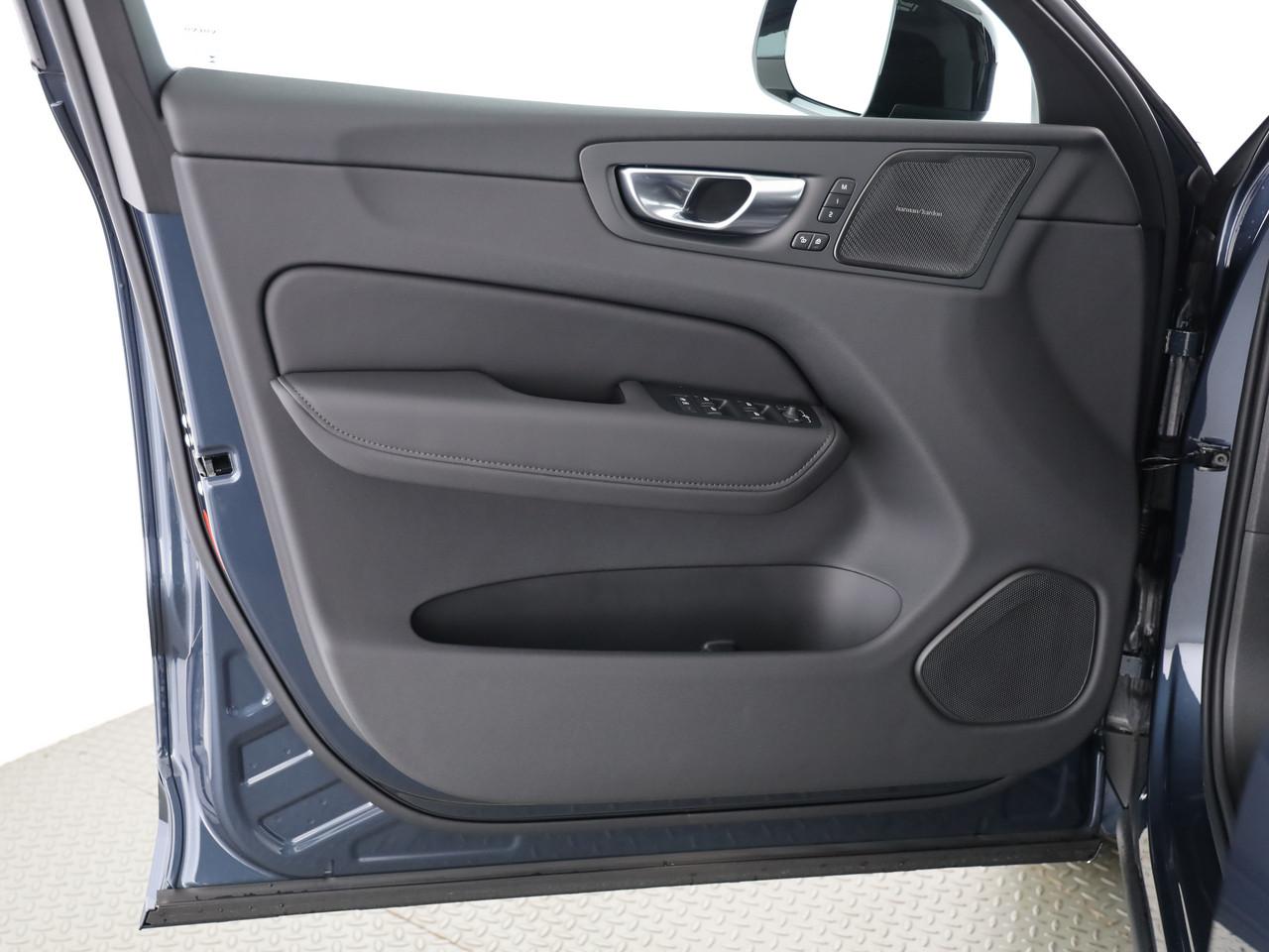 VOLVO XC60 2.0 T8 TE Black Edition eAWD-image-10