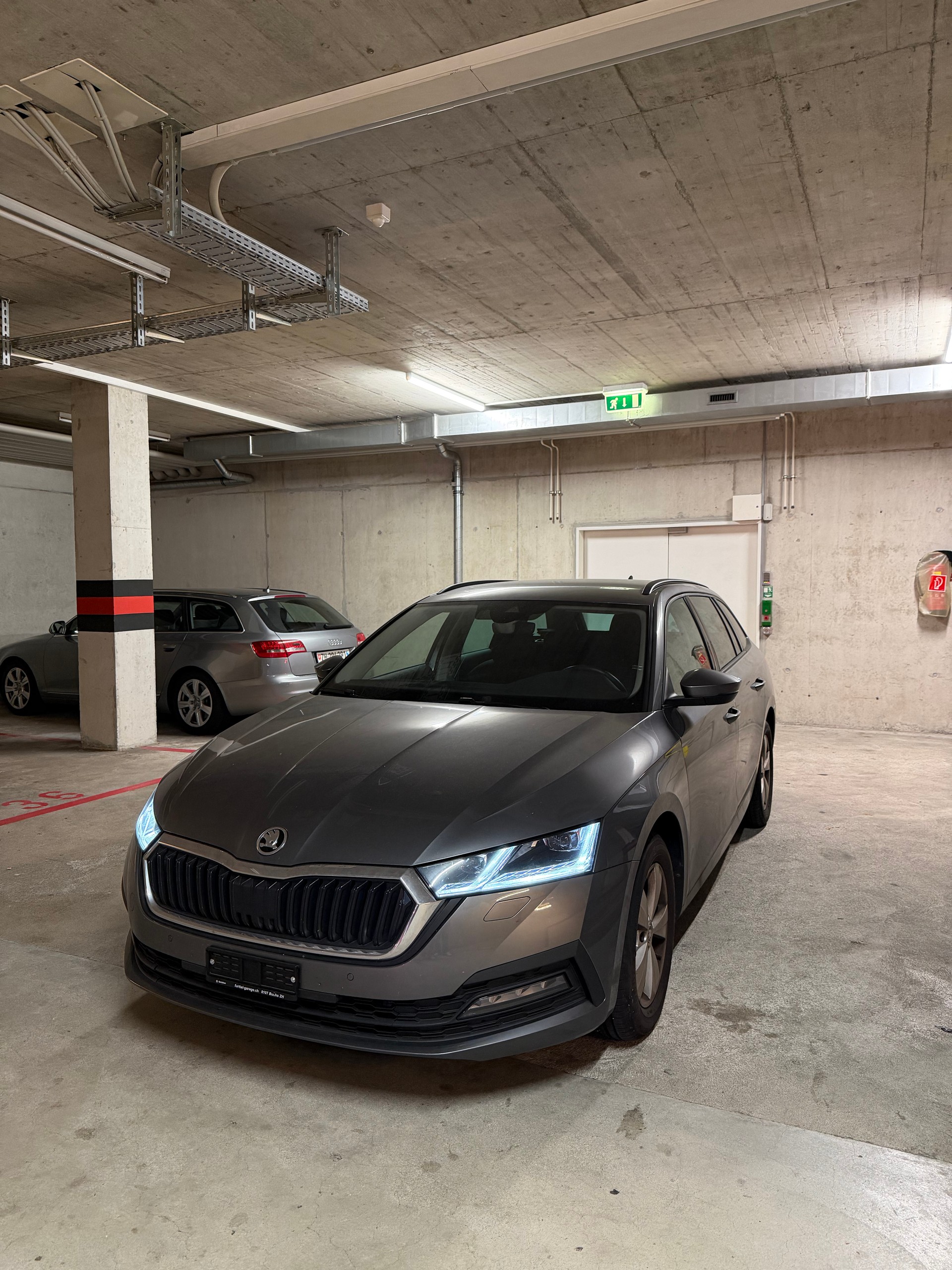 SKODA Octavia Combi 2.0 TDI DSG Ambition 4x4-image-0