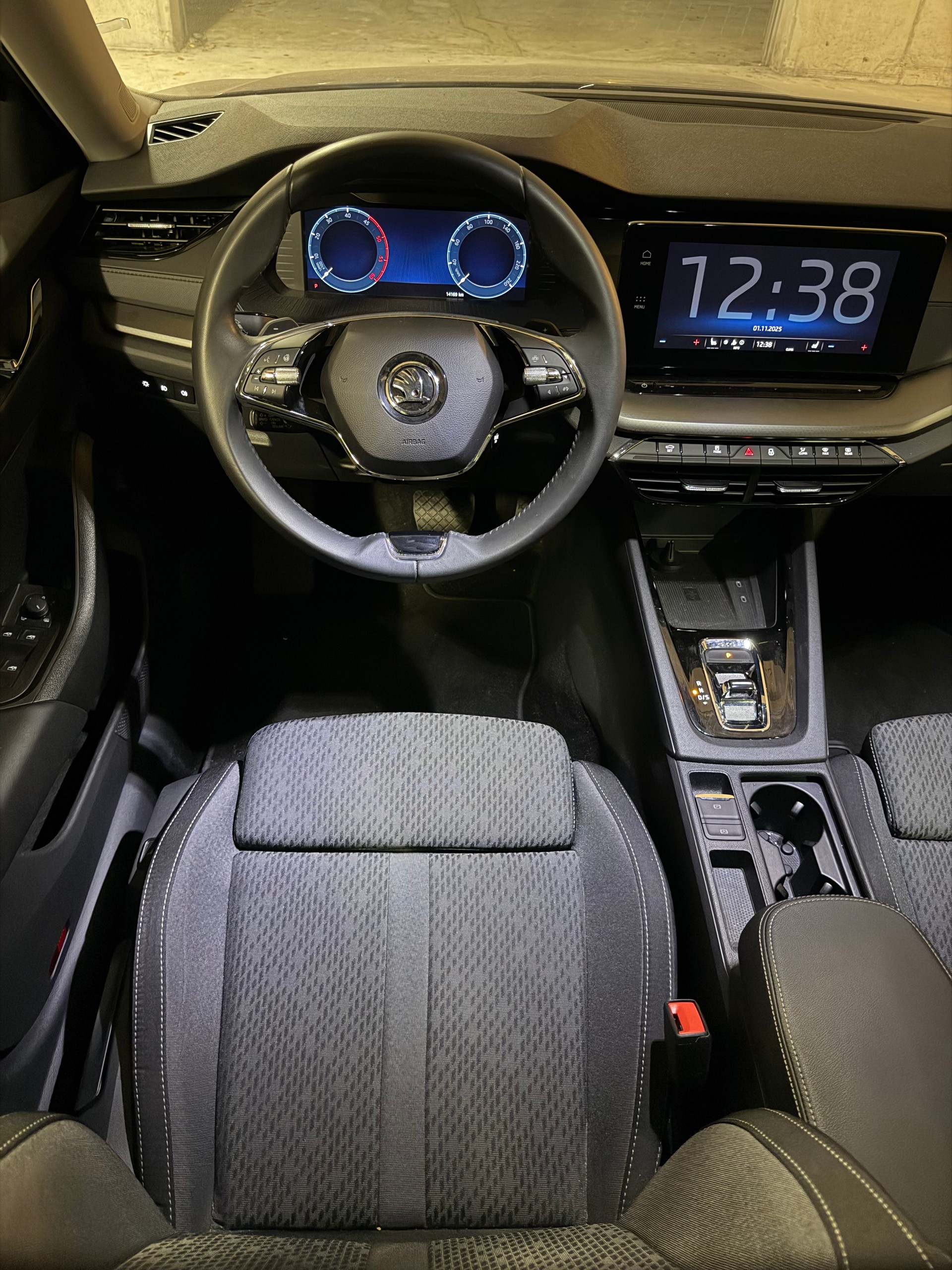 SKODA Octavia Combi 2.0 TDI DSG Ambition 4x4-image-5