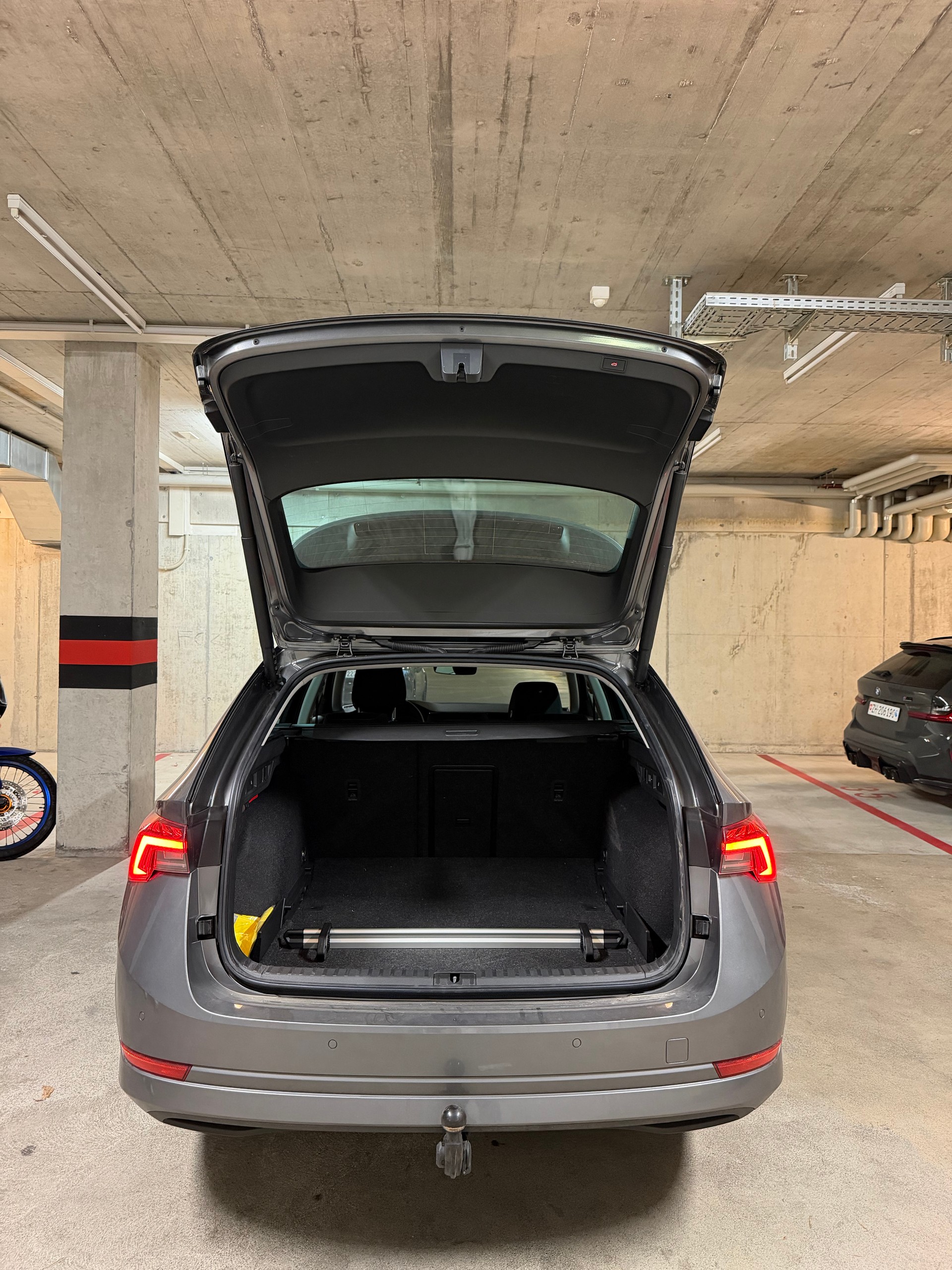 SKODA Octavia Combi 2.0 TDI DSG Ambition 4x4-image-3
