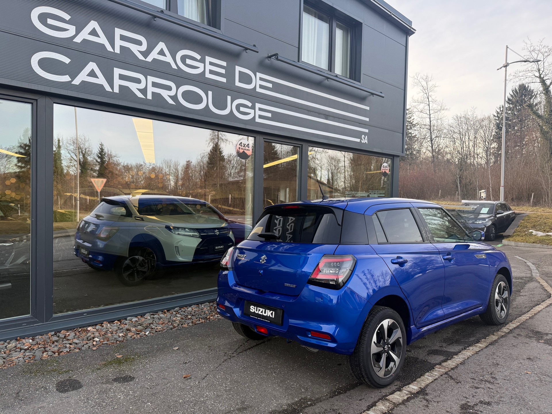 SUZUKI Swift 1.2 Sakura Top Hybrid 4x4-image-5