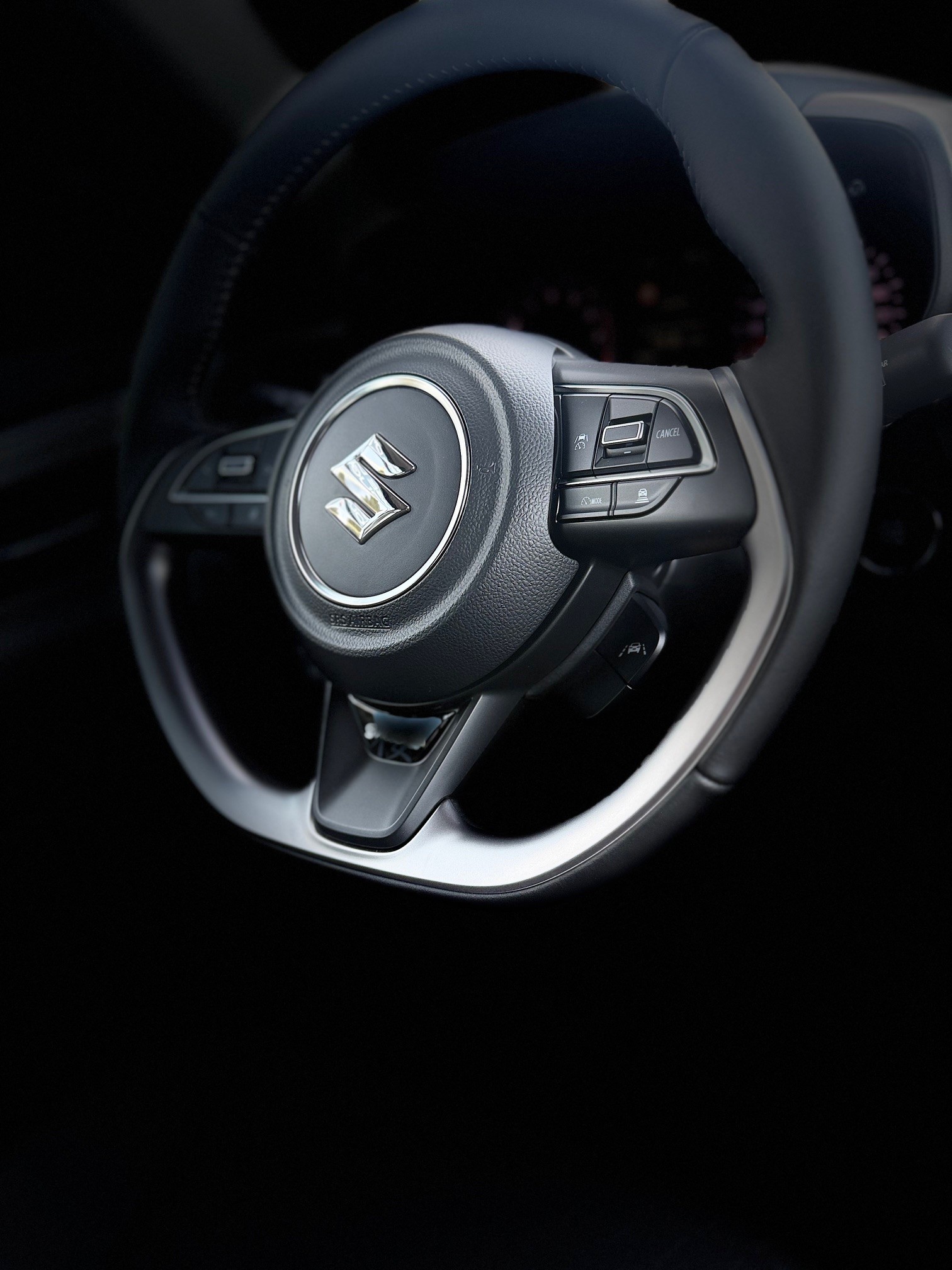SUZUKI Swift 1.2 Sakura Top Hybrid 4x4-image-12