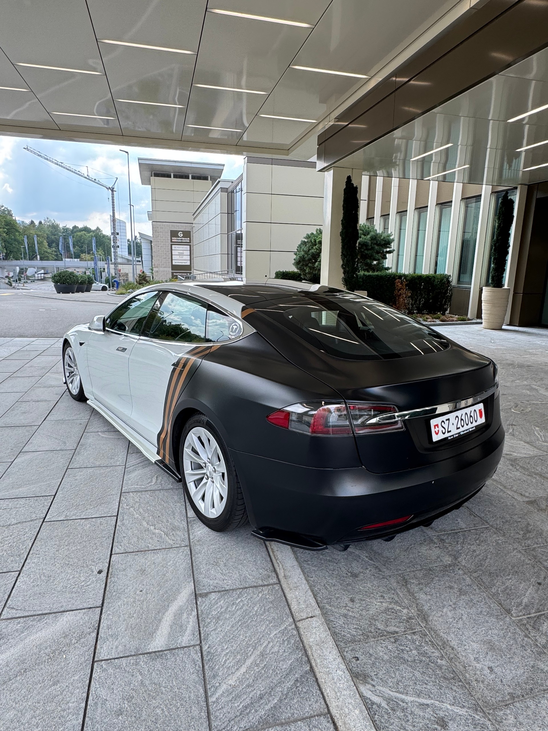 TESLA Model S 75 D-image-6