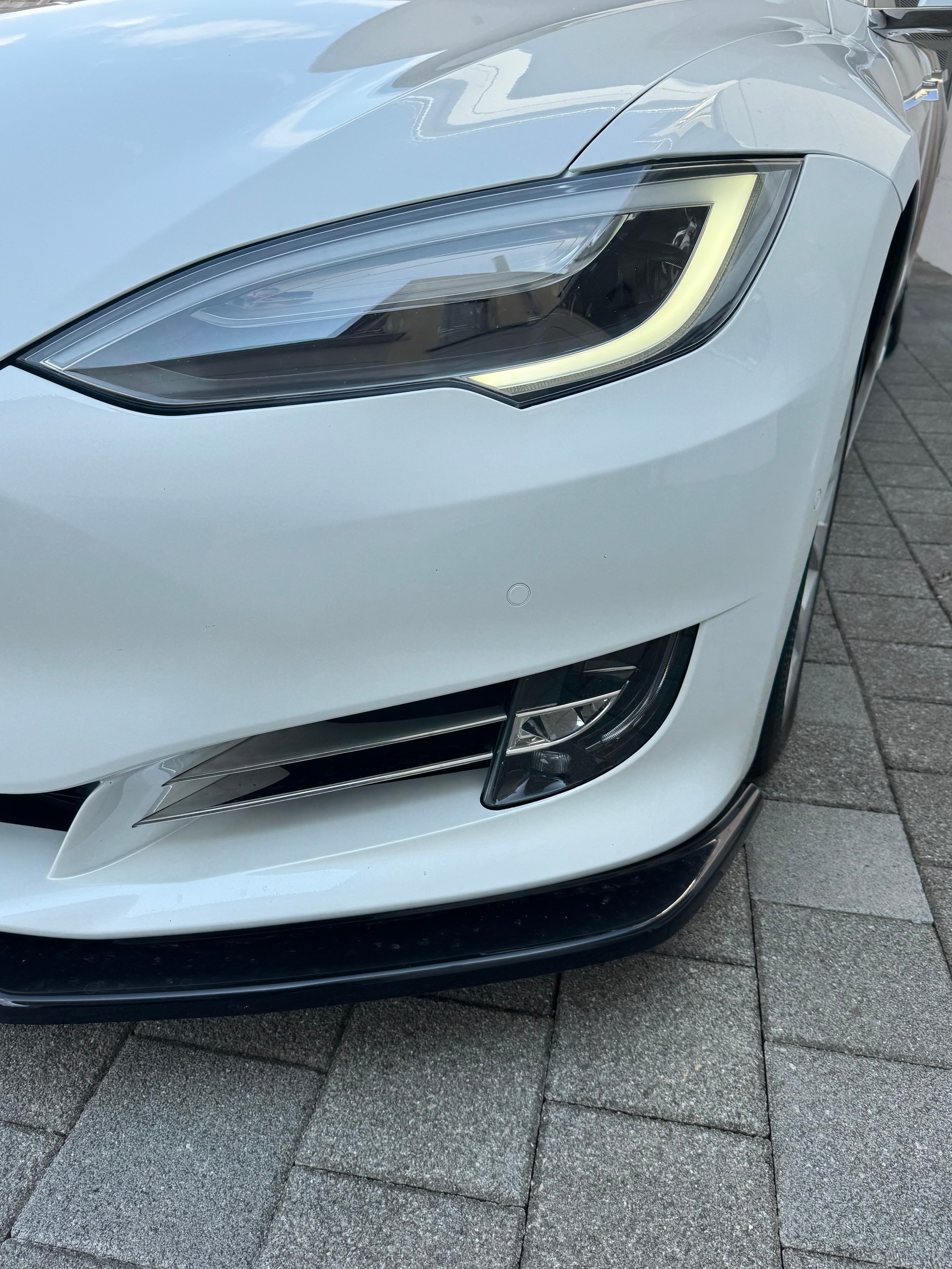 TESLA Model S 75 D-image-5