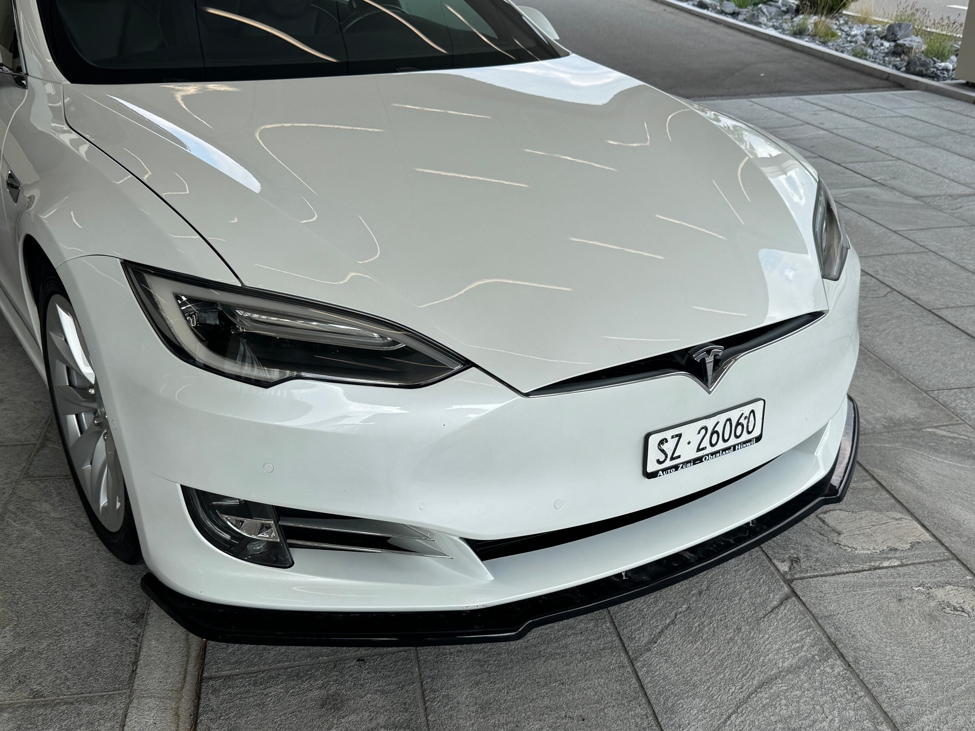 TESLA Model S 75 D-image-4