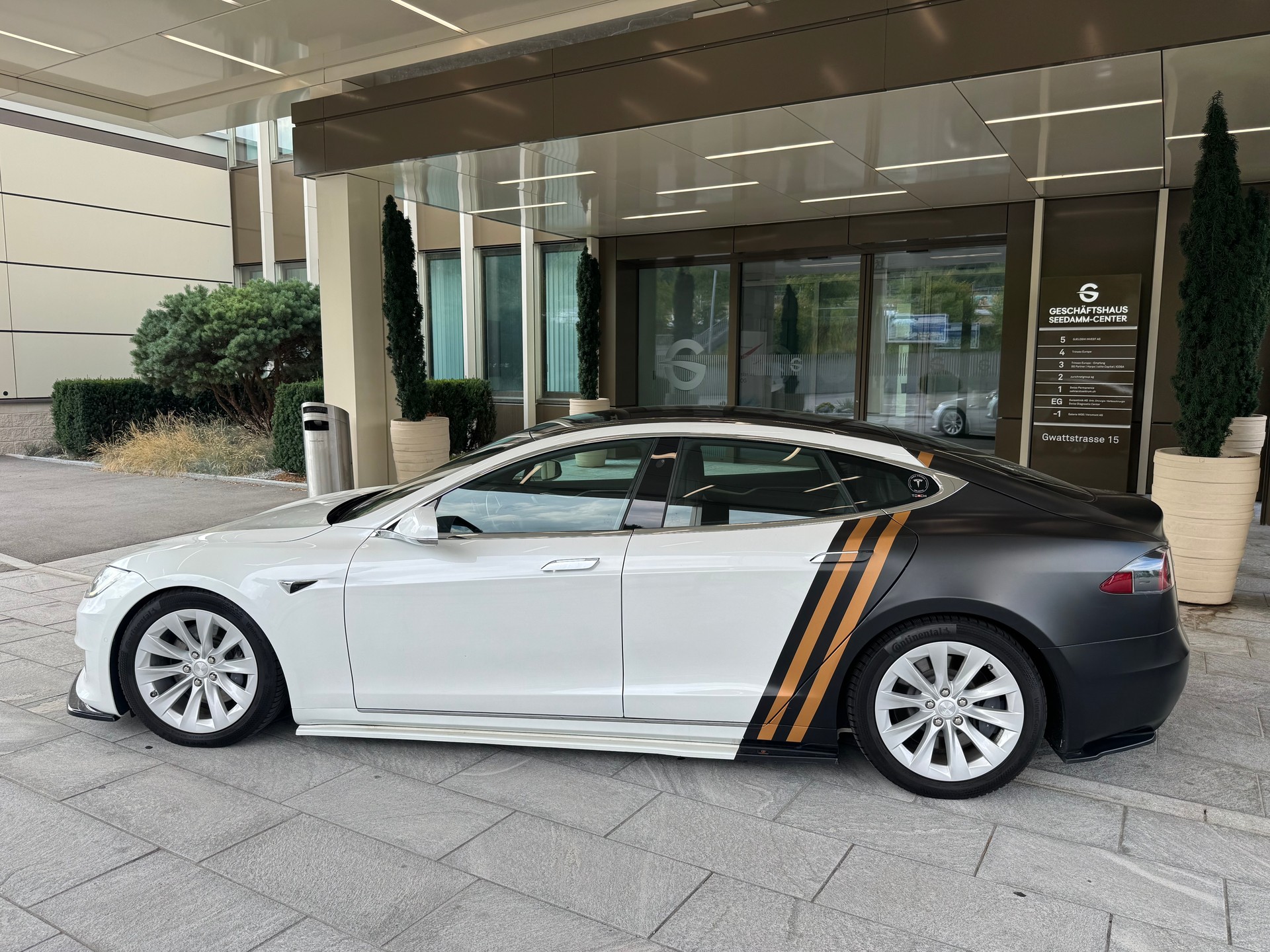 TESLA Model S 75 D-image-1