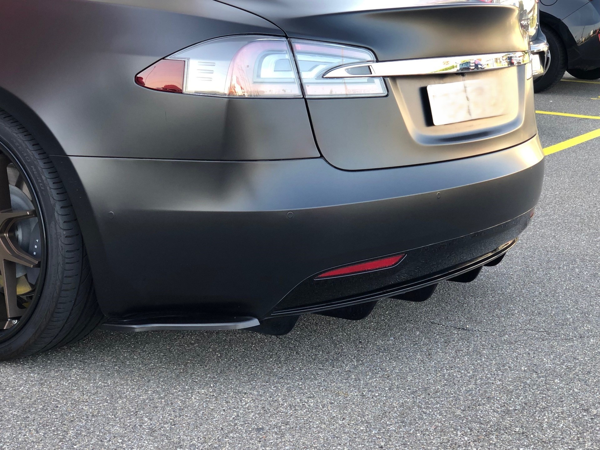 TESLA Model S 75 D-image-2